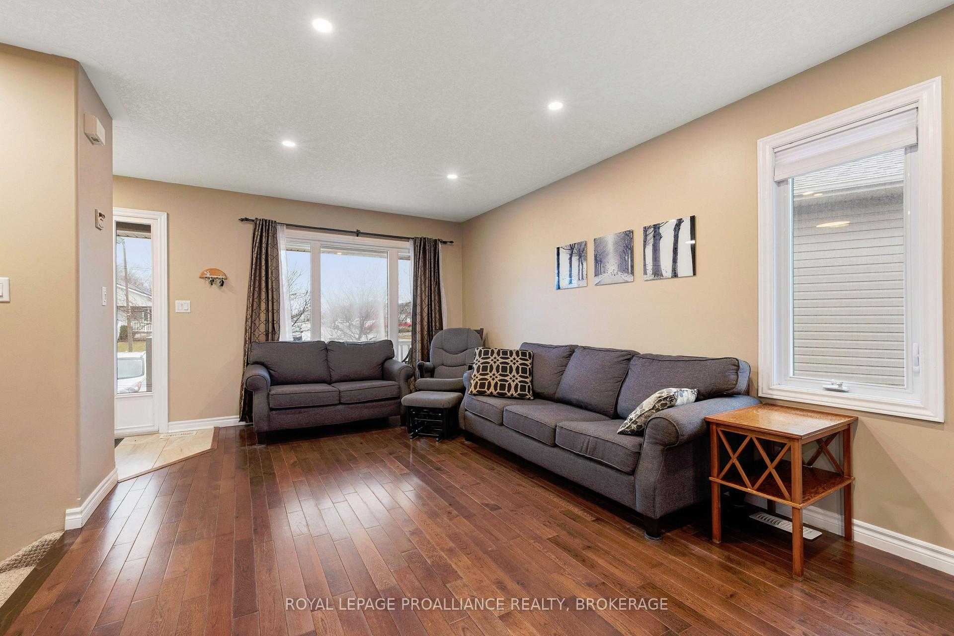 Photo 7 of 166 Macdougall Drive, Loyalist, Amherstview — HOMEH