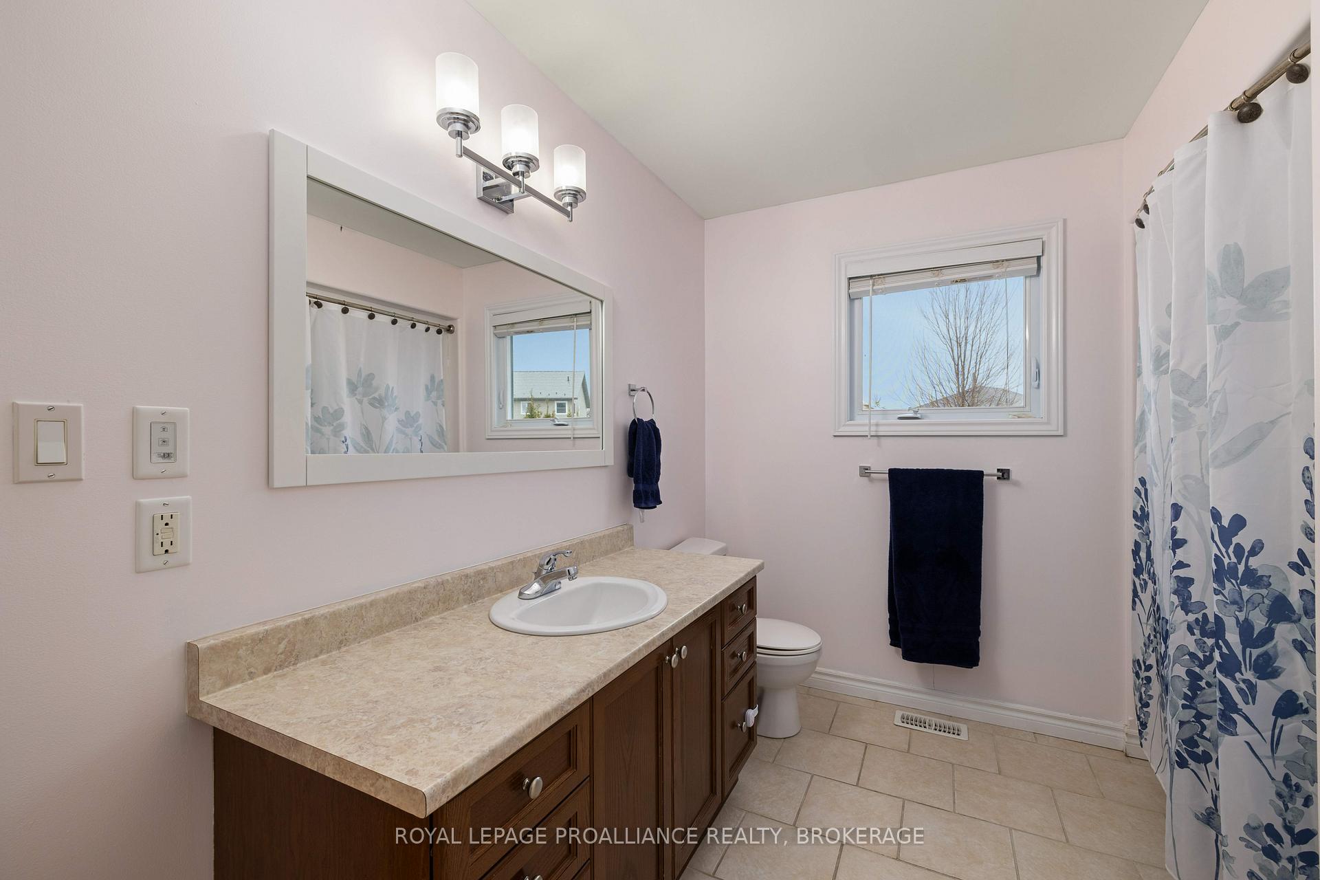 Photo 17 of 166 Macdougall Drive, Loyalist, Amherstview — HOMEH