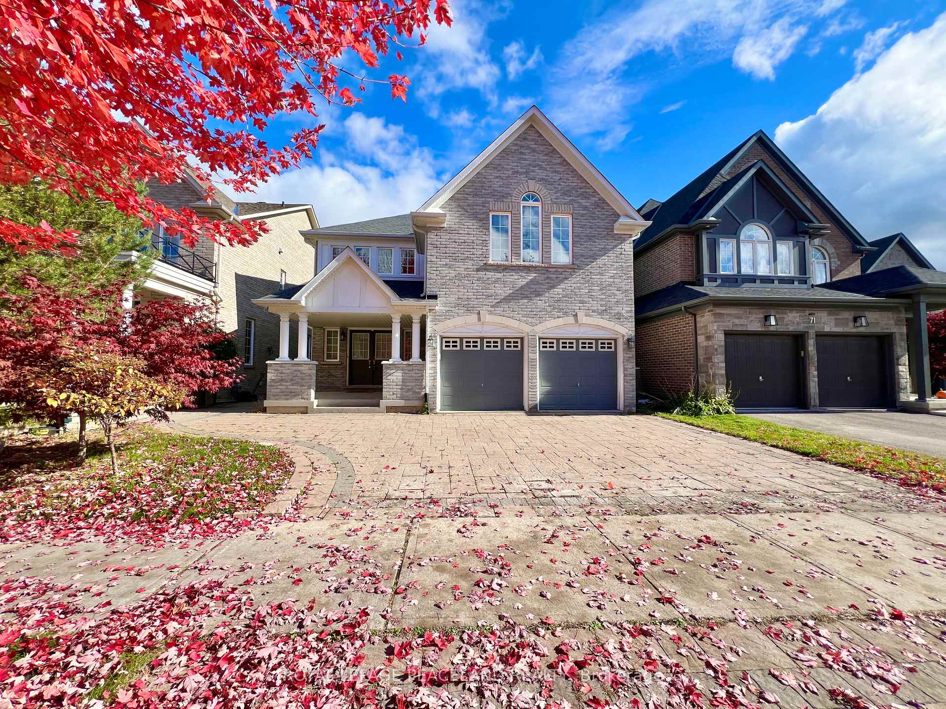 Photo 2 of 73 Castleglen Boulevard, Markham, Berczy — HOMEH