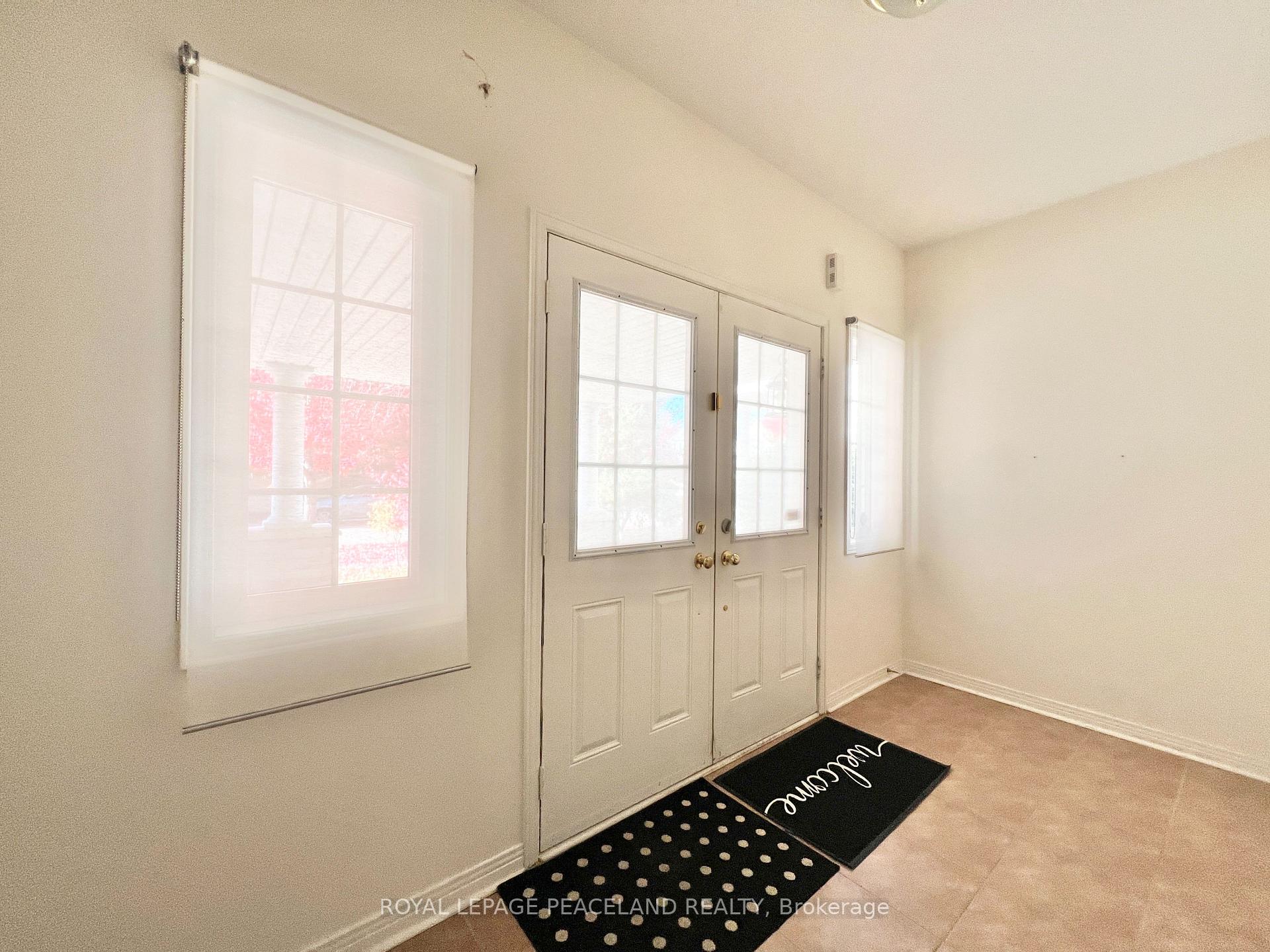 Photo 5 of 73 Castleglen Boulevard, Markham, Berczy — HOMEH