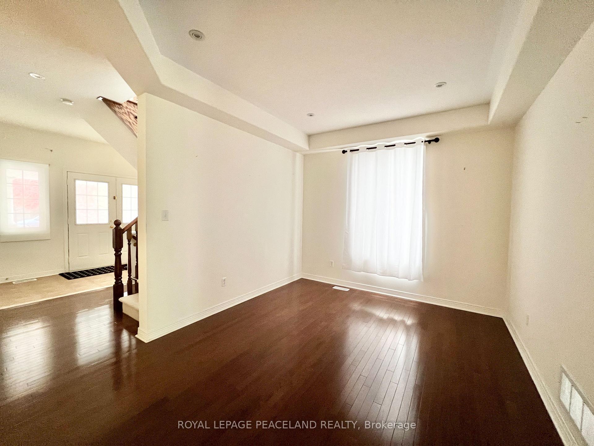 Photo 6 of 73 Castleglen Boulevard, Markham, Berczy — HOMEH