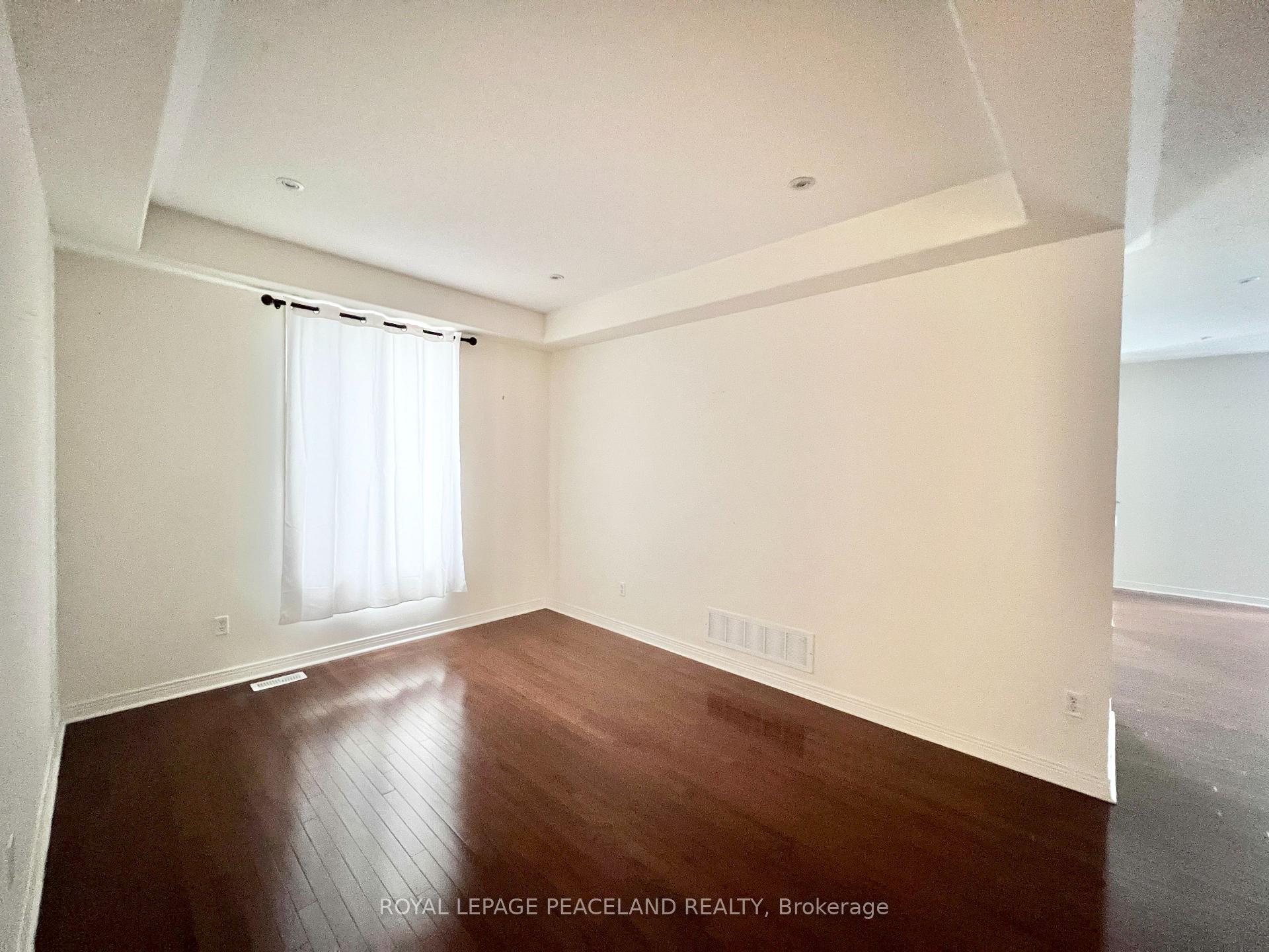 Photo 7 of 73 Castleglen Boulevard, Markham, Berczy — HOMEH
