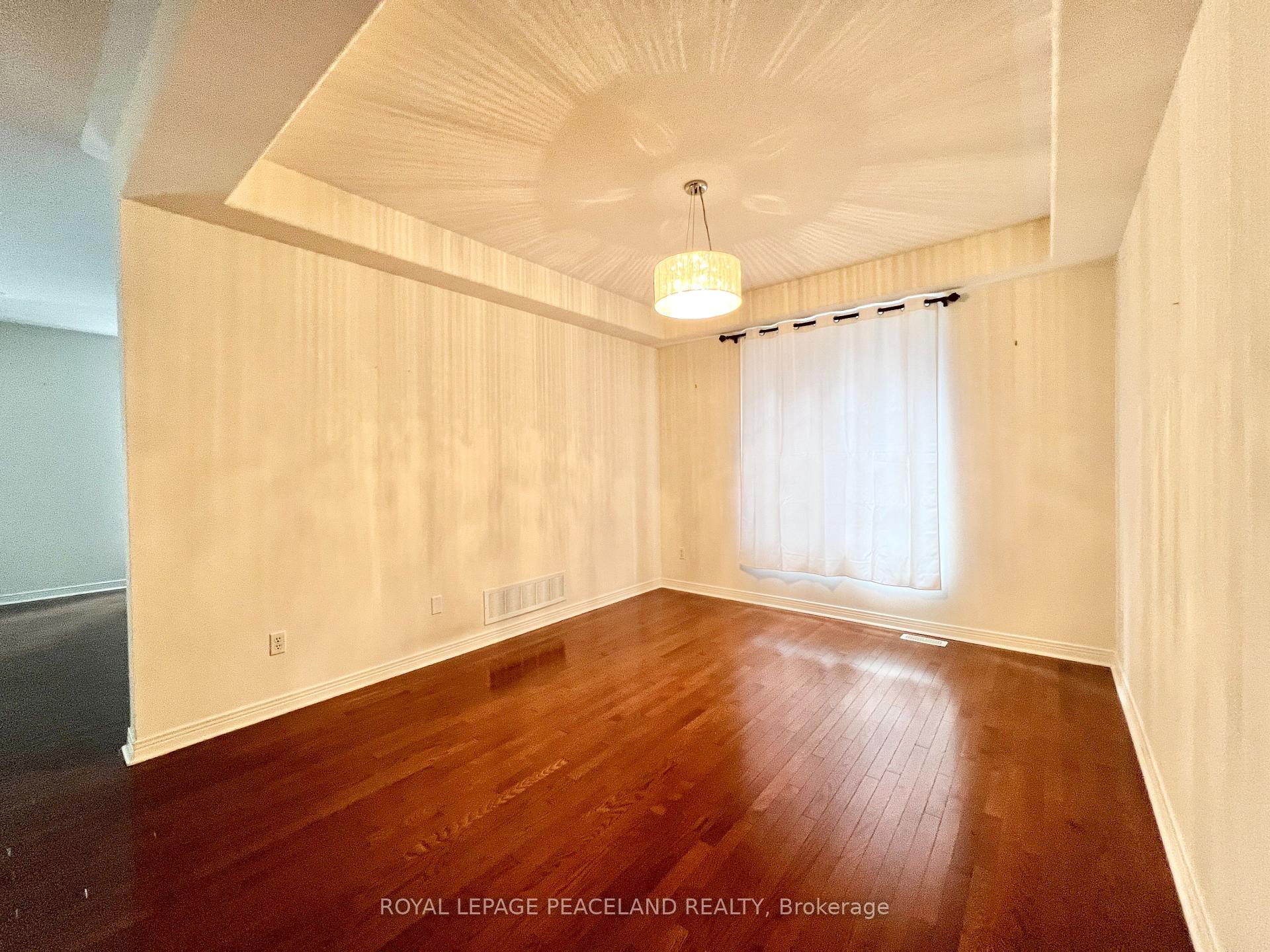 Photo 8 of 73 Castleglen Boulevard, Markham, Berczy — HOMEH