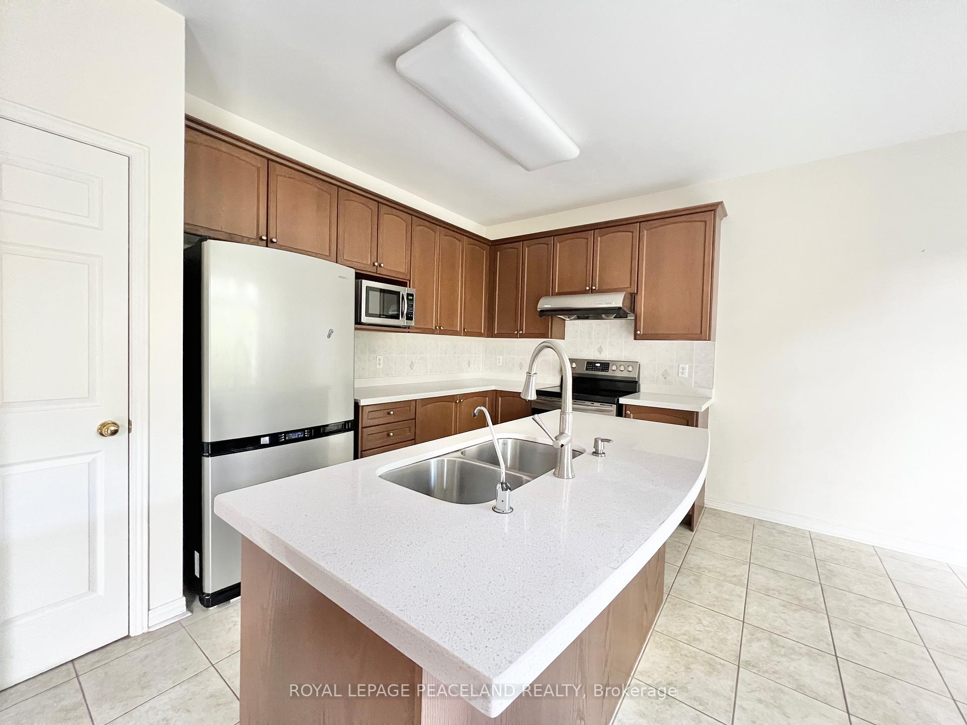 Photo 11 of 73 Castleglen Boulevard, Markham, Berczy — HOMEH