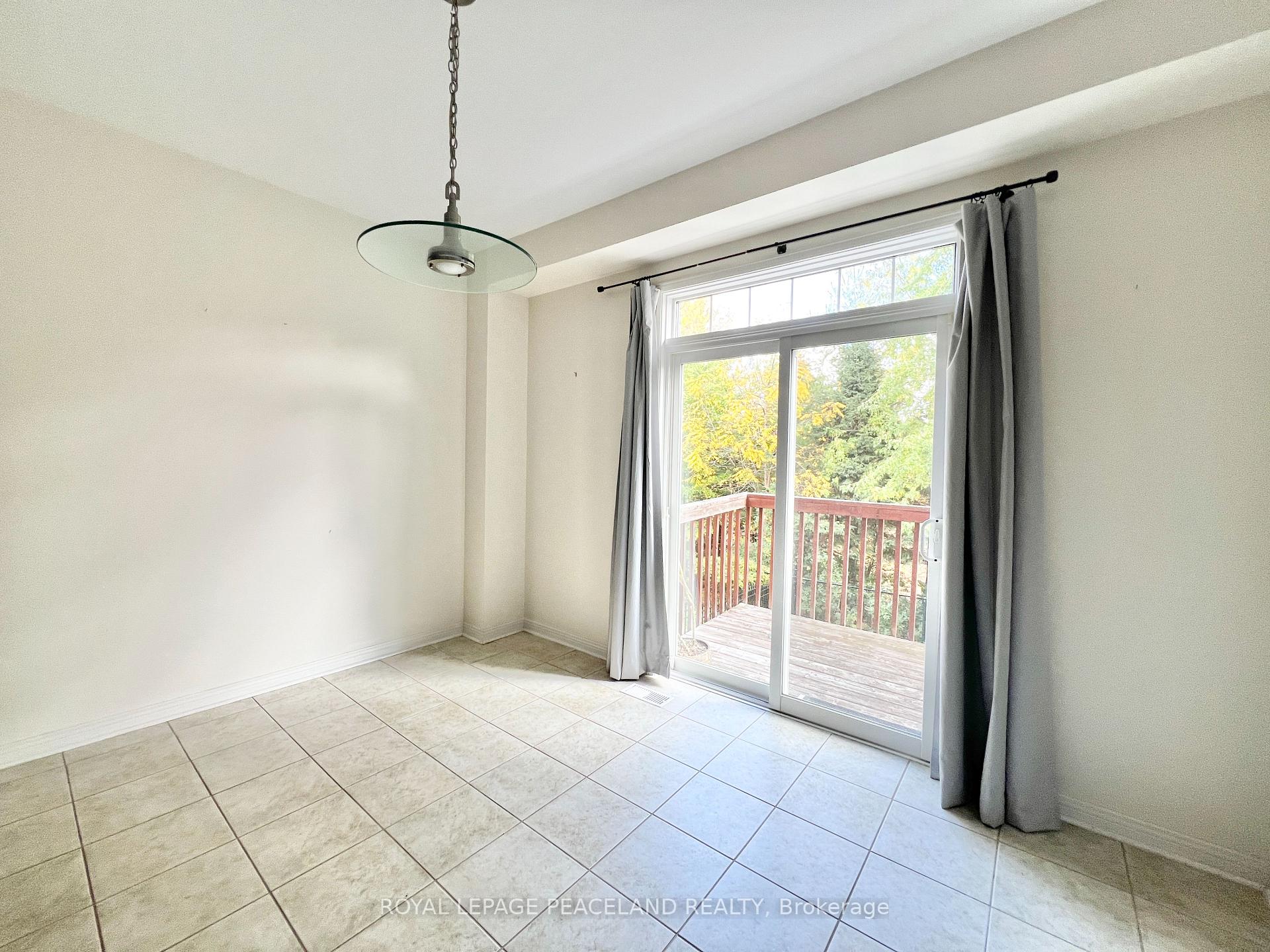 Photo 12 of 73 Castleglen Boulevard, Markham, Berczy — HOMEH