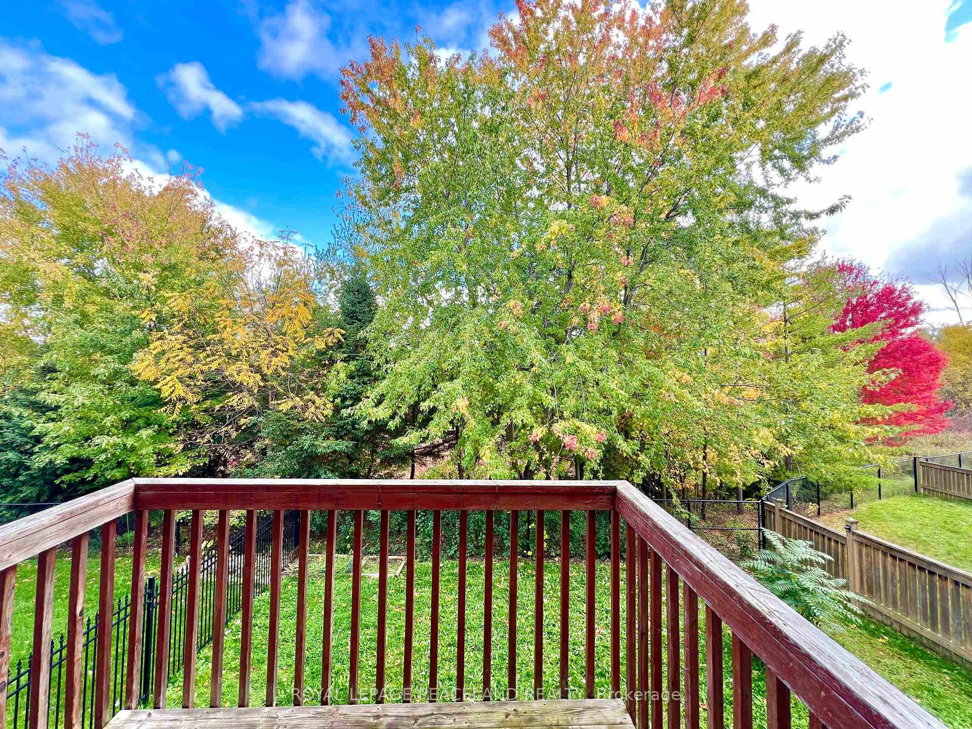 Photo 14 of 73 Castleglen Boulevard, Markham, Berczy — HOMEH