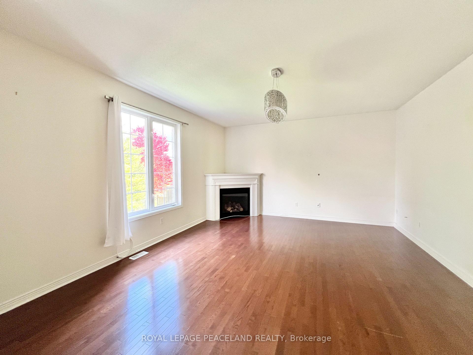 Photo 15 of 73 Castleglen Boulevard, Markham, Berczy — HOMEH