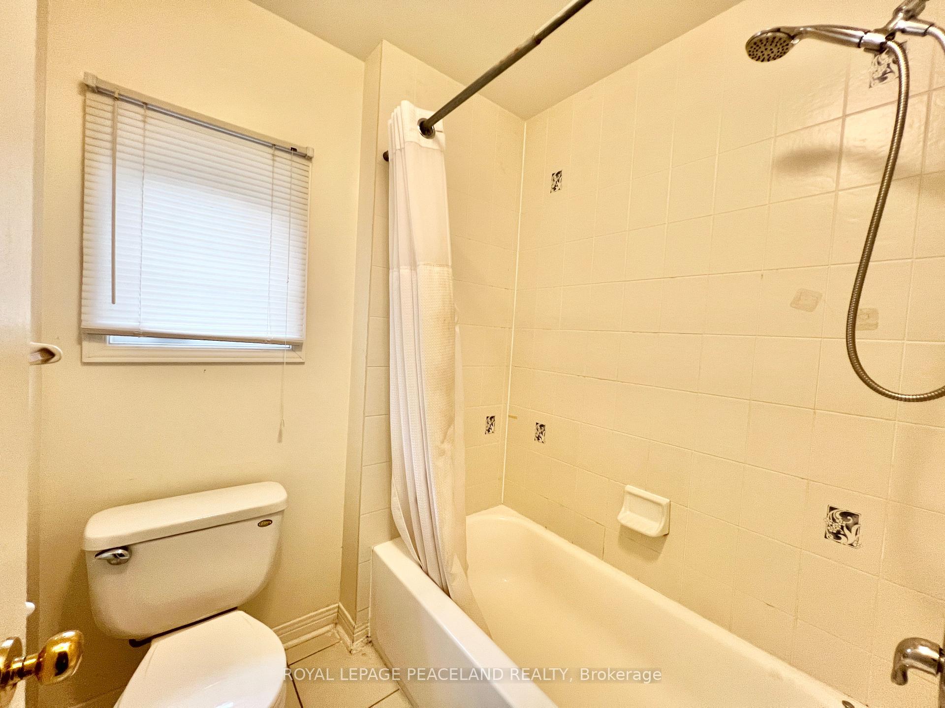 Photo 20 of 73 Castleglen Boulevard, Markham, Berczy — HOMEH