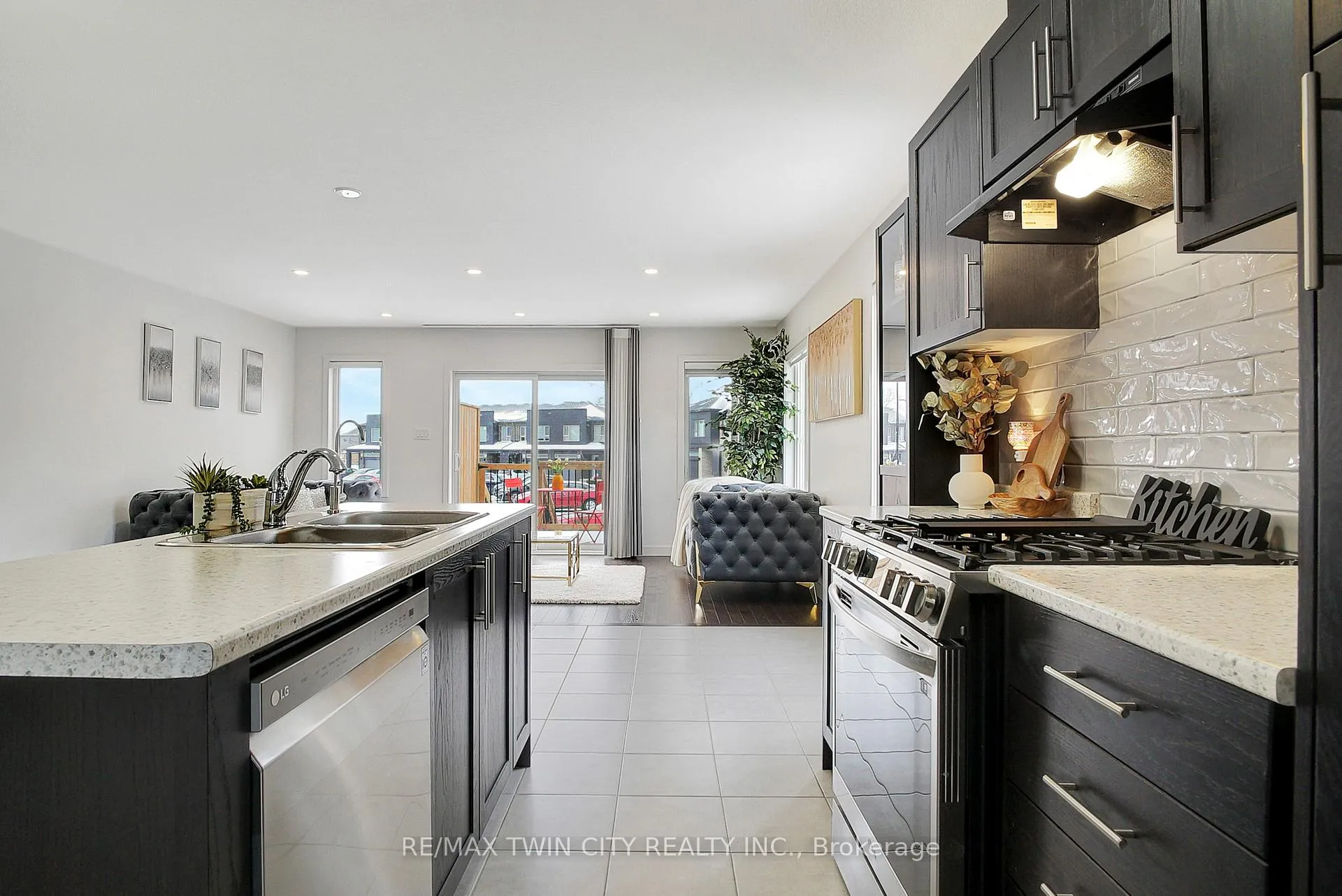 Photo 9 of 111 Pony Drive, Kitchener — HOMEH