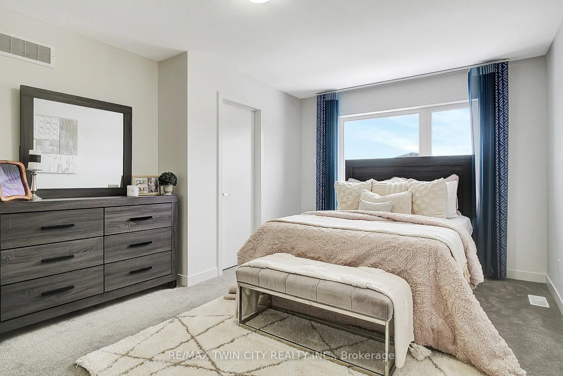 Photo 20 of 111 Pony Drive, Kitchener — HOMEH