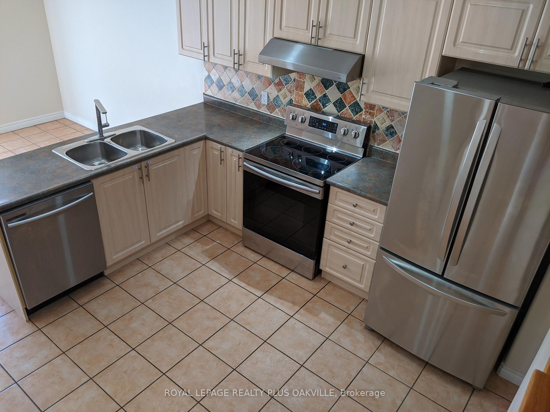 Photo 12 of 88 Kendrick Court, Hamilton, Ancaster — HOMEH