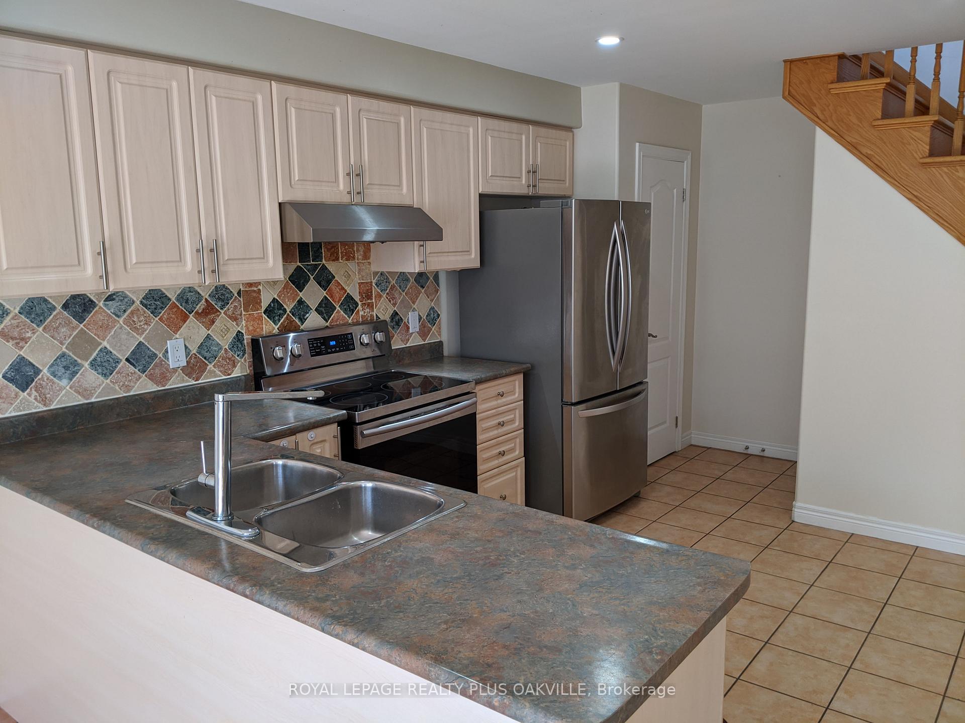 Photo 13 of 88 Kendrick Court, Hamilton, Ancaster — HOMEH