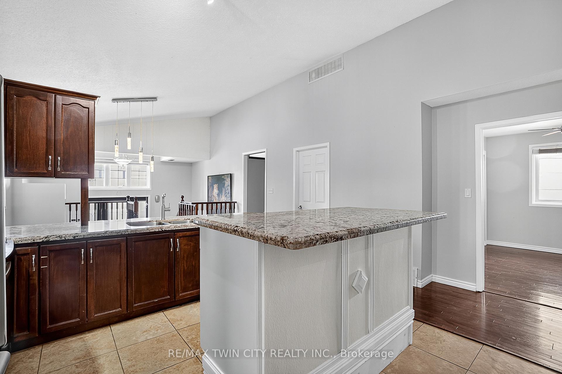 Photo 12 of 3 Wisteria Court, Kitchener, Larentian West — HOMEH