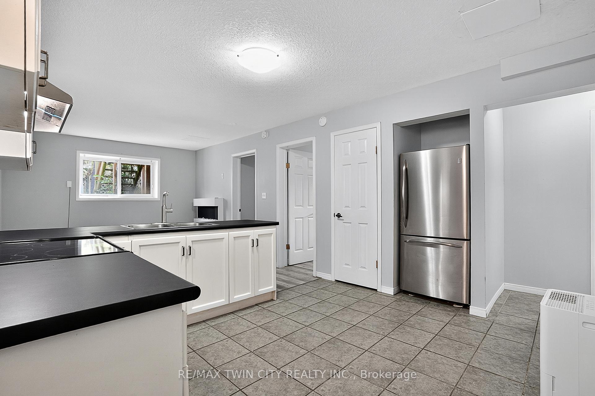 Photo 26 of 3 Wisteria Court, Kitchener, Larentian West — HOMEH