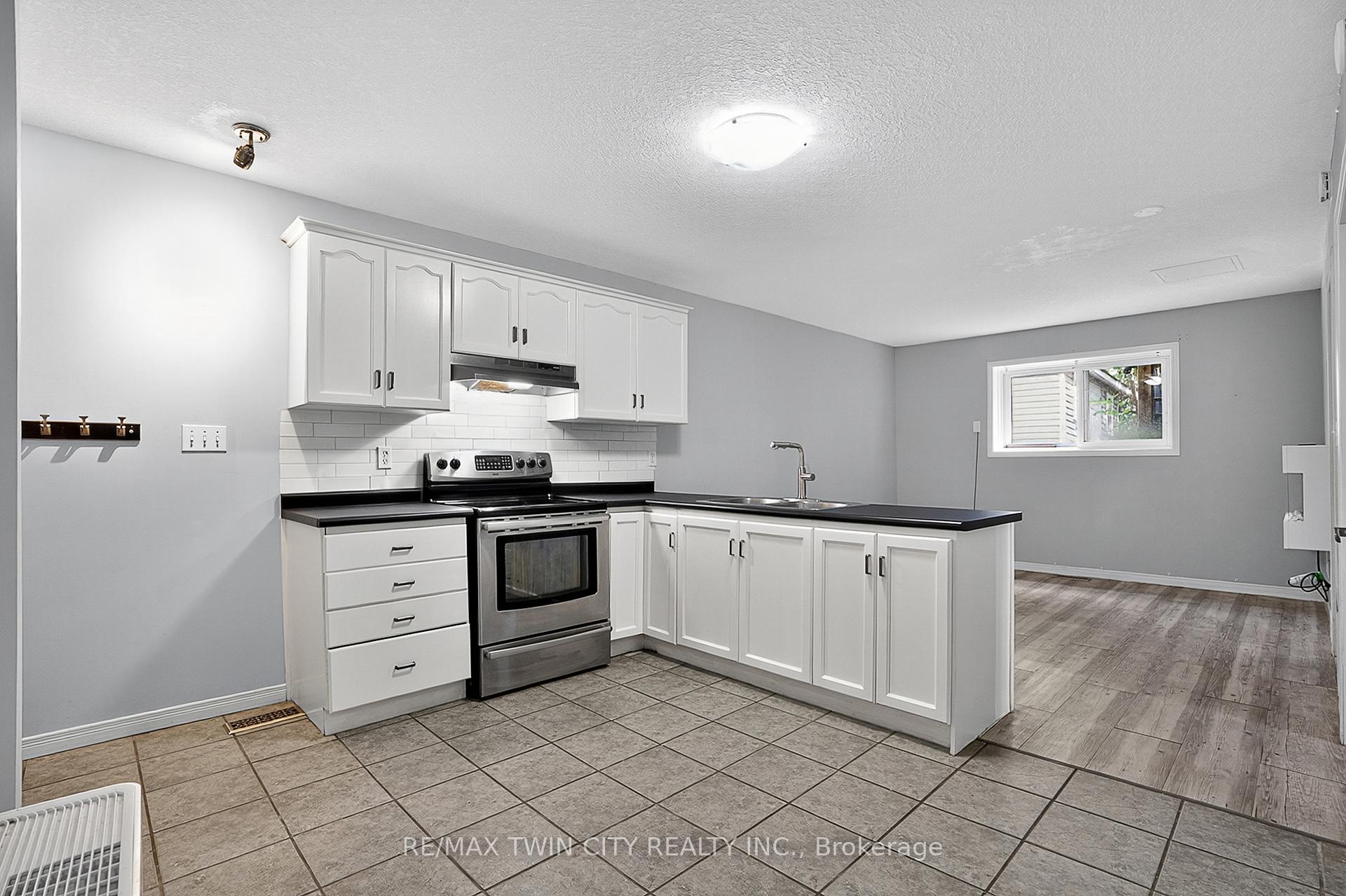 Photo 27 of 3 Wisteria Court, Kitchener, Larentian West — HOMEH