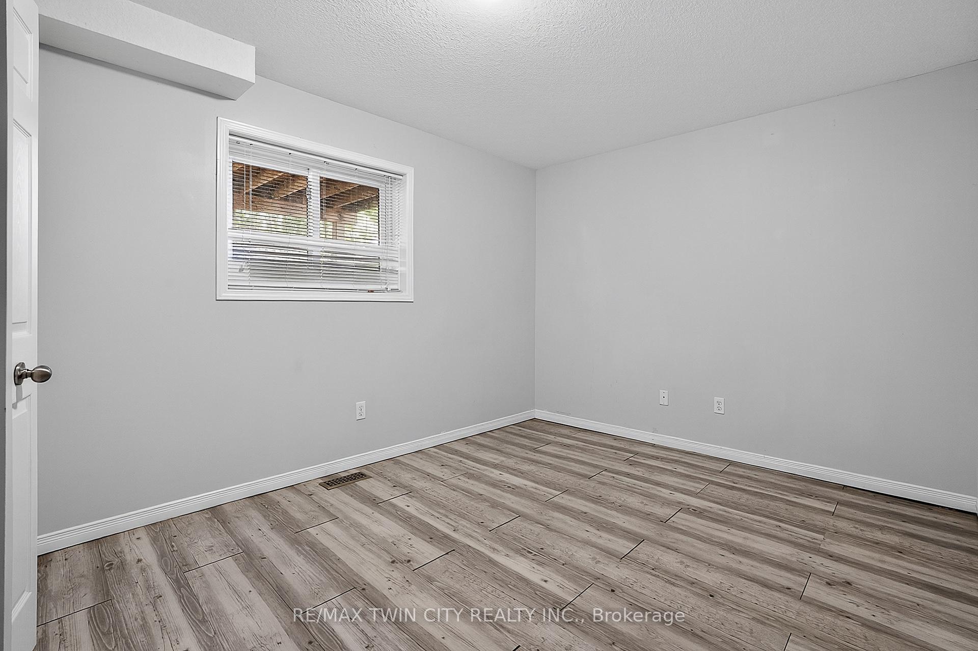 Photo 30 of 3 Wisteria Court, Kitchener, Larentian West — HOMEH