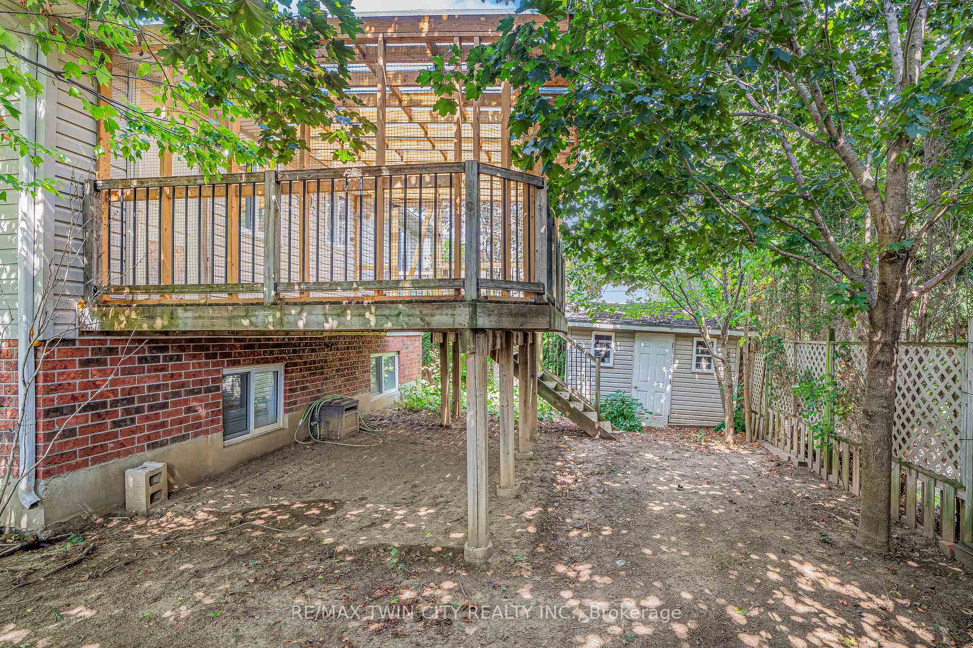 Photo 36 of 3 Wisteria Court, Kitchener, Larentian West — HOMEH