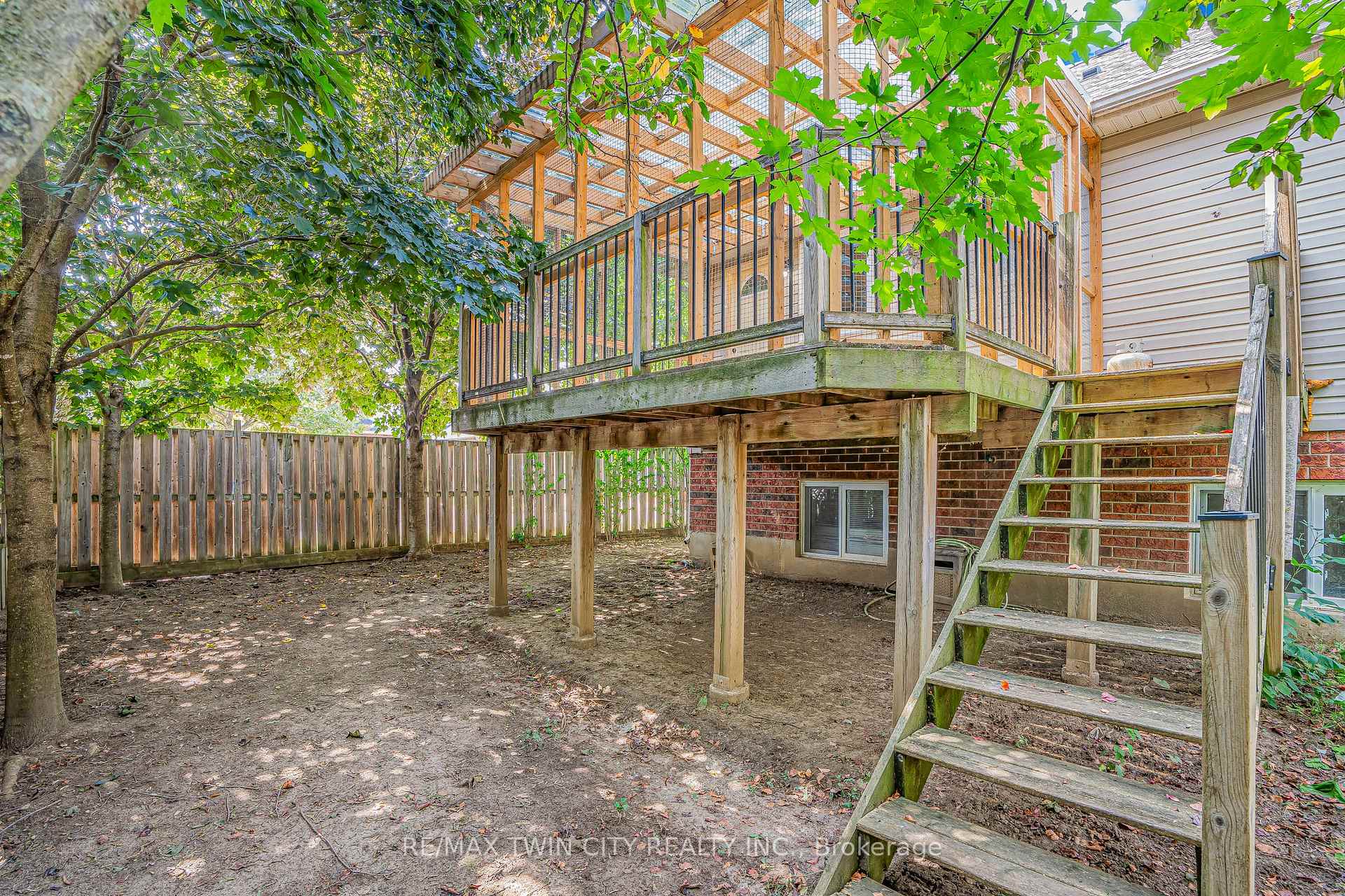 Photo 37 of 3 Wisteria Court, Kitchener, Larentian West — HOMEH