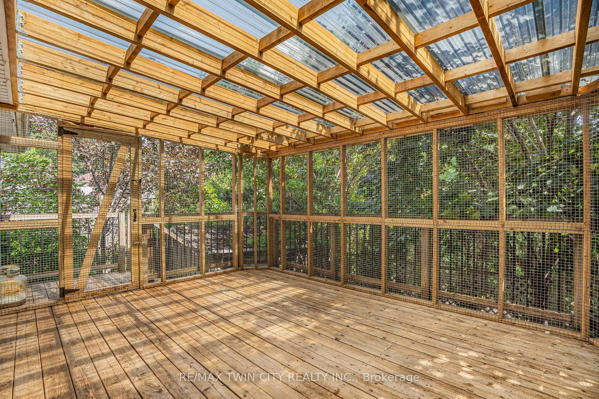 Photo 38 of 3 Wisteria Court, Kitchener, Larentian West — HOMEH
