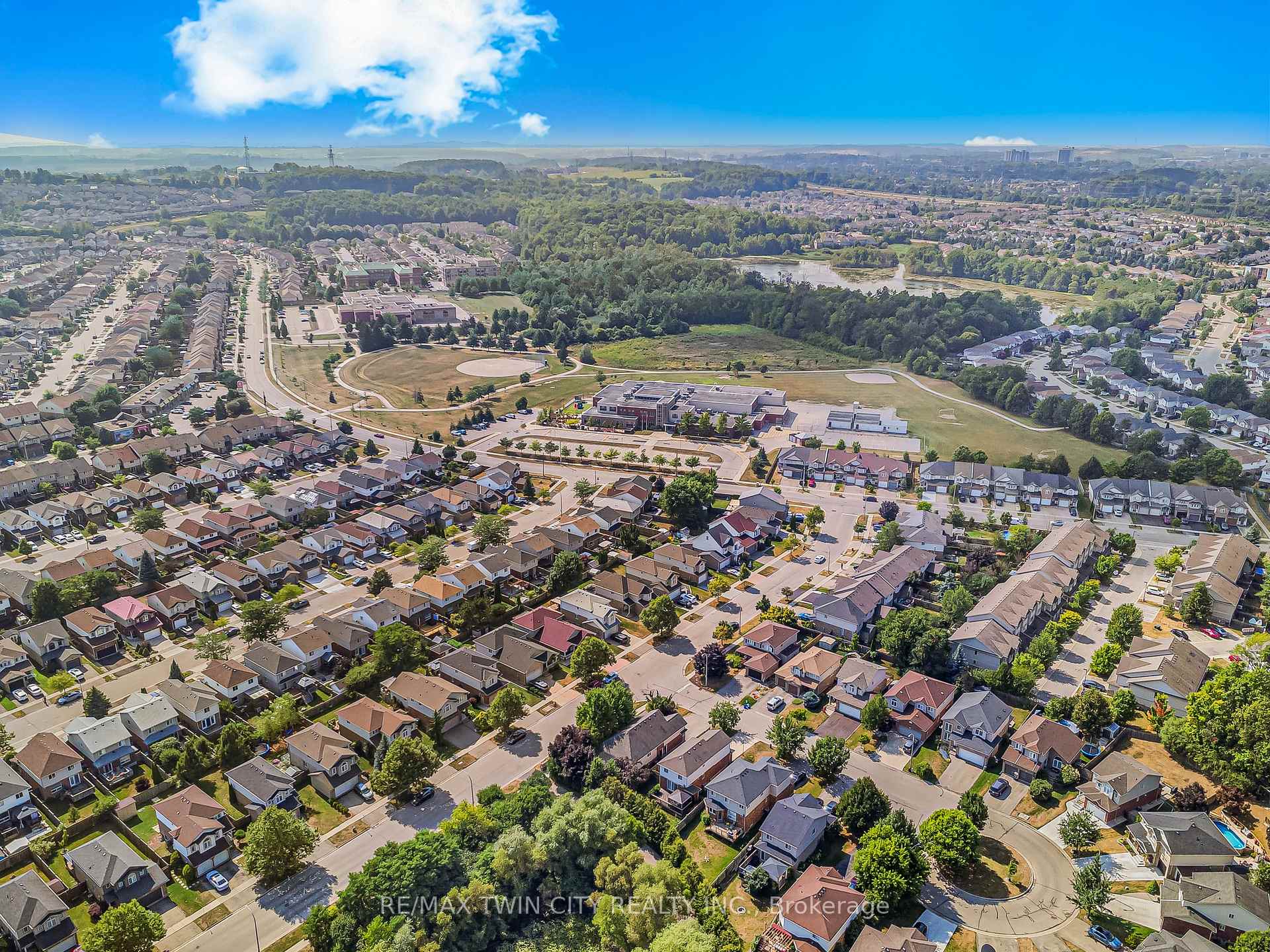 Photo 40 of 3 Wisteria Court, Kitchener, Larentian West — HOMEH