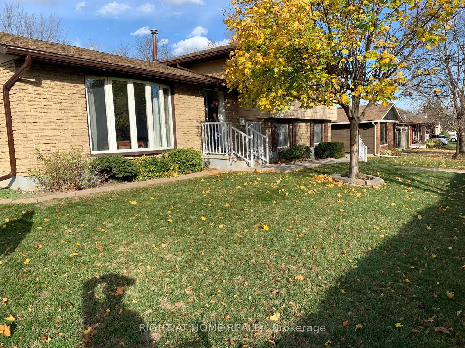 Photo 4 of 28 Blackwell Drive, Kitchener — HOMEH
