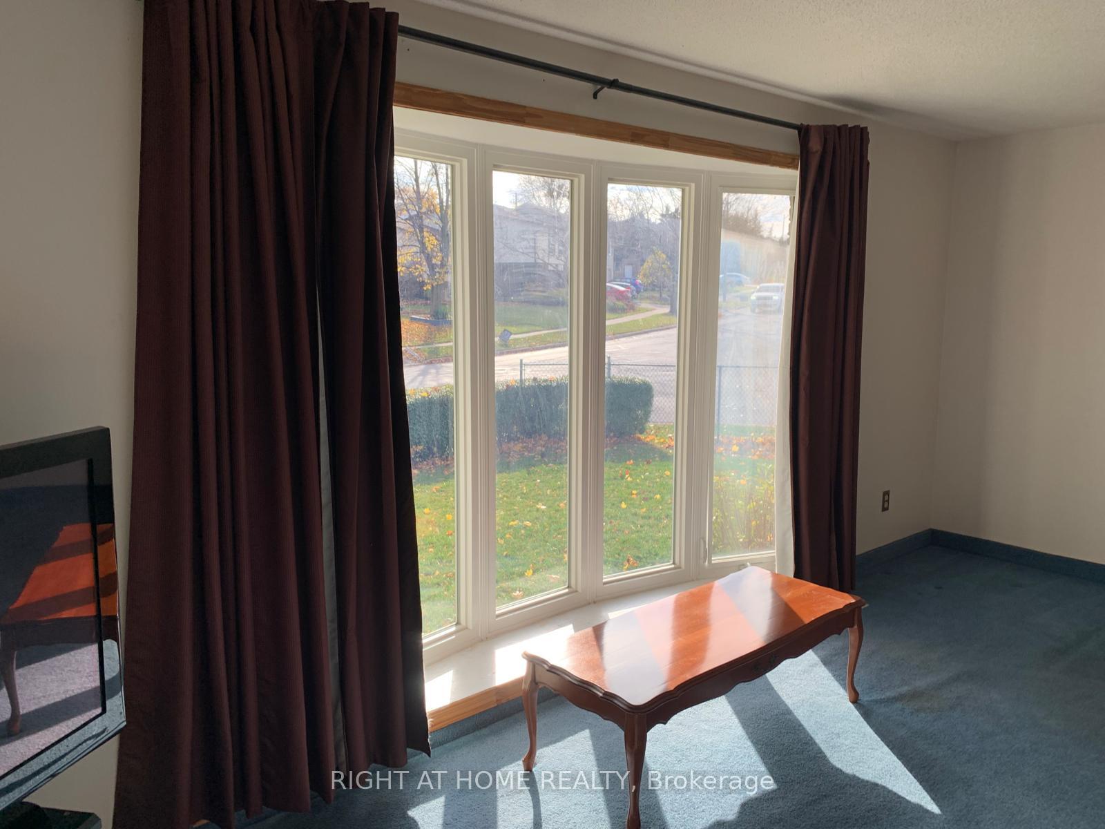 Photo 9 of 28 Blackwell Drive, Kitchener — HOMEH