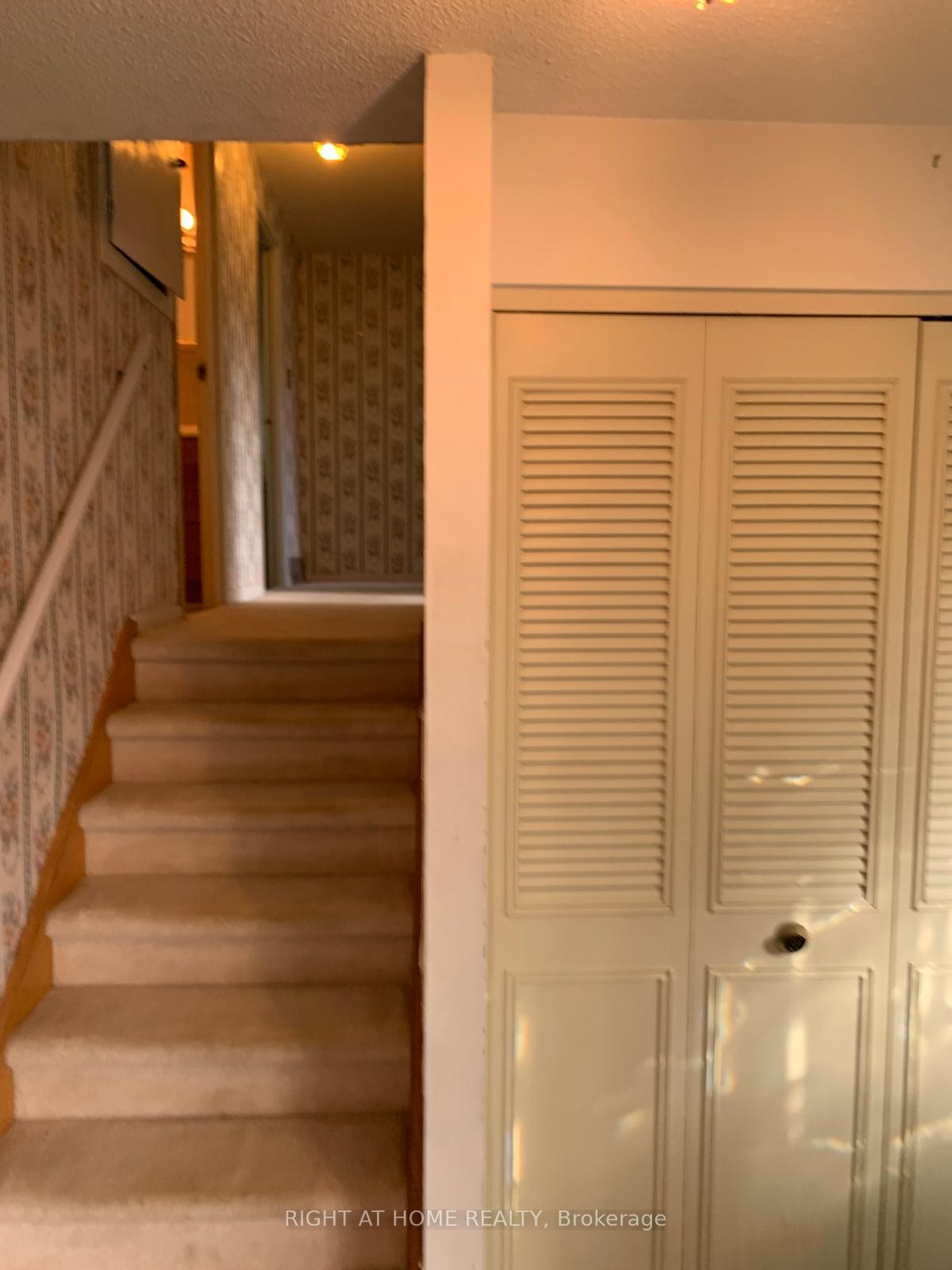 Photo 10 of 28 Blackwell Drive, Kitchener — HOMEH
