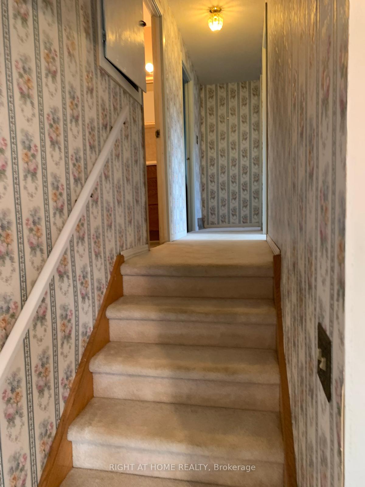 Photo 11 of 28 Blackwell Drive, Kitchener — HOMEH