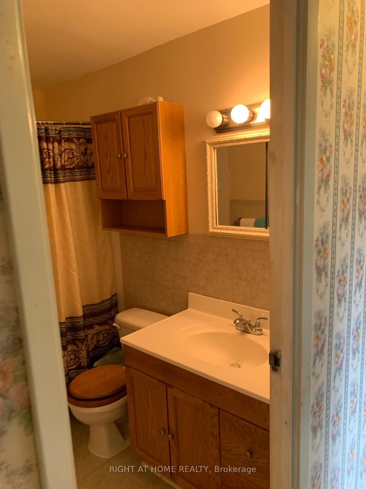 Photo 12 of 28 Blackwell Drive, Kitchener — HOMEH