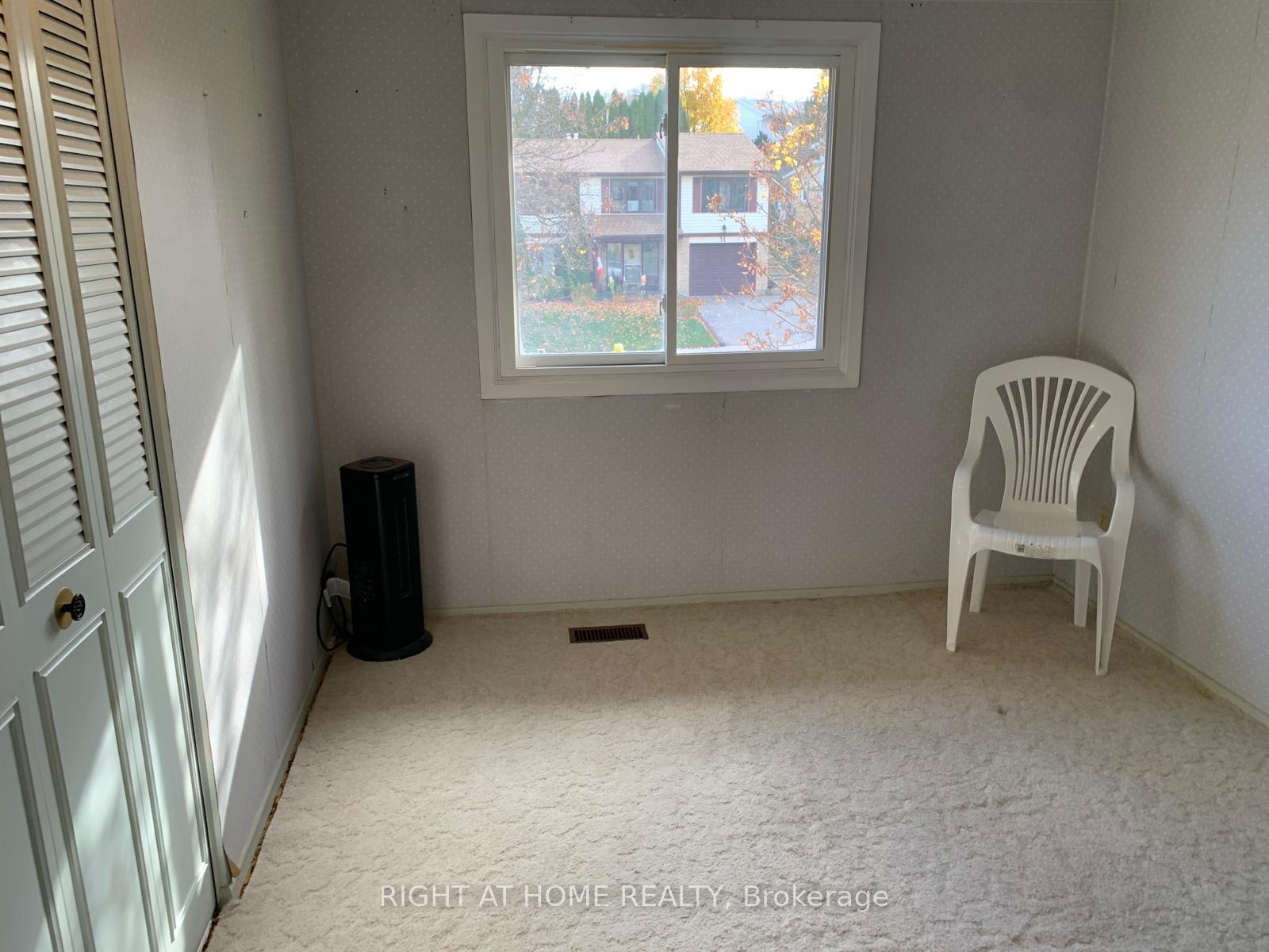 Photo 14 of 28 Blackwell Drive, Kitchener — HOMEH
