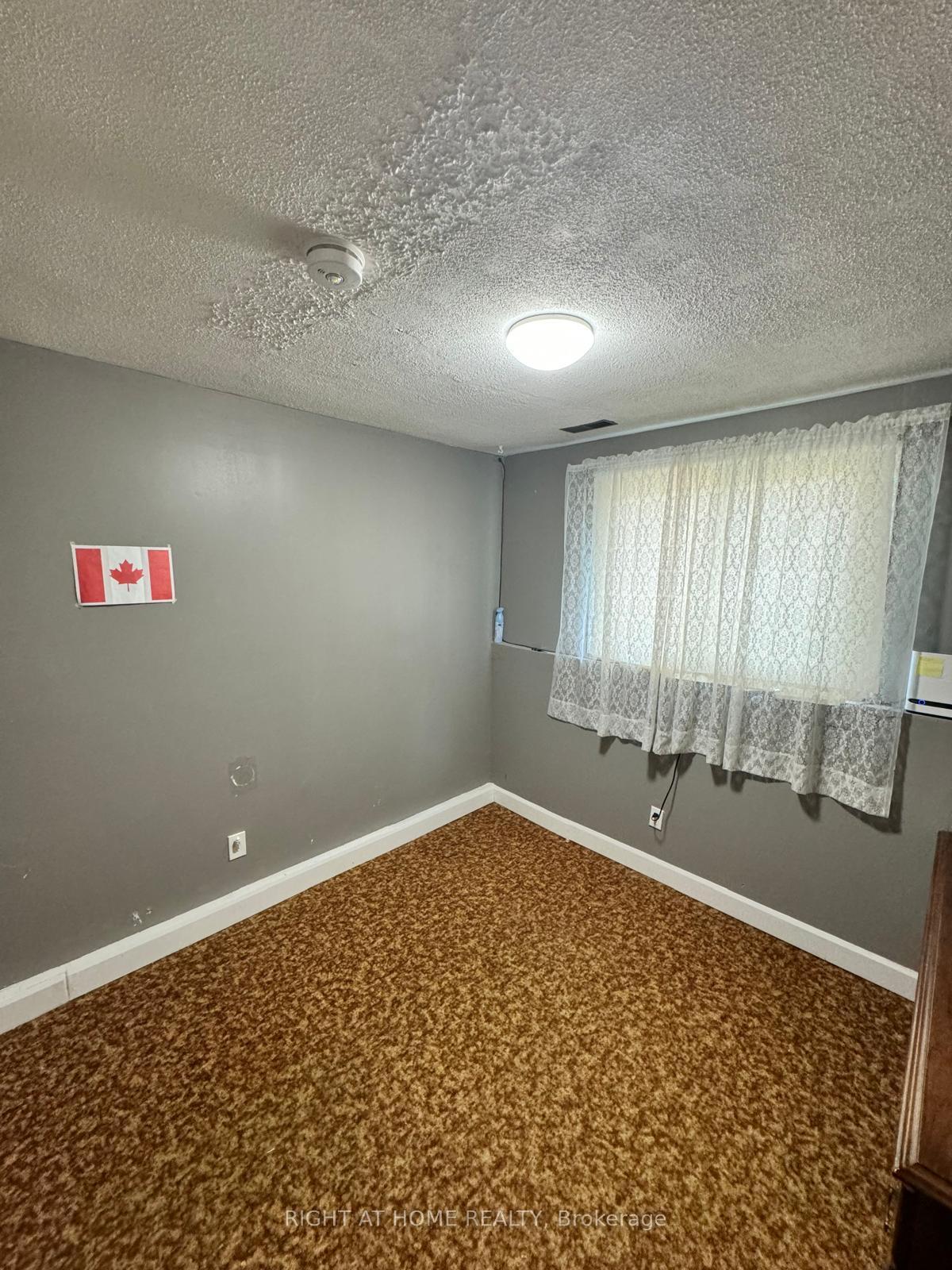 Photo 17 of 28 Blackwell Drive, Kitchener — HOMEH