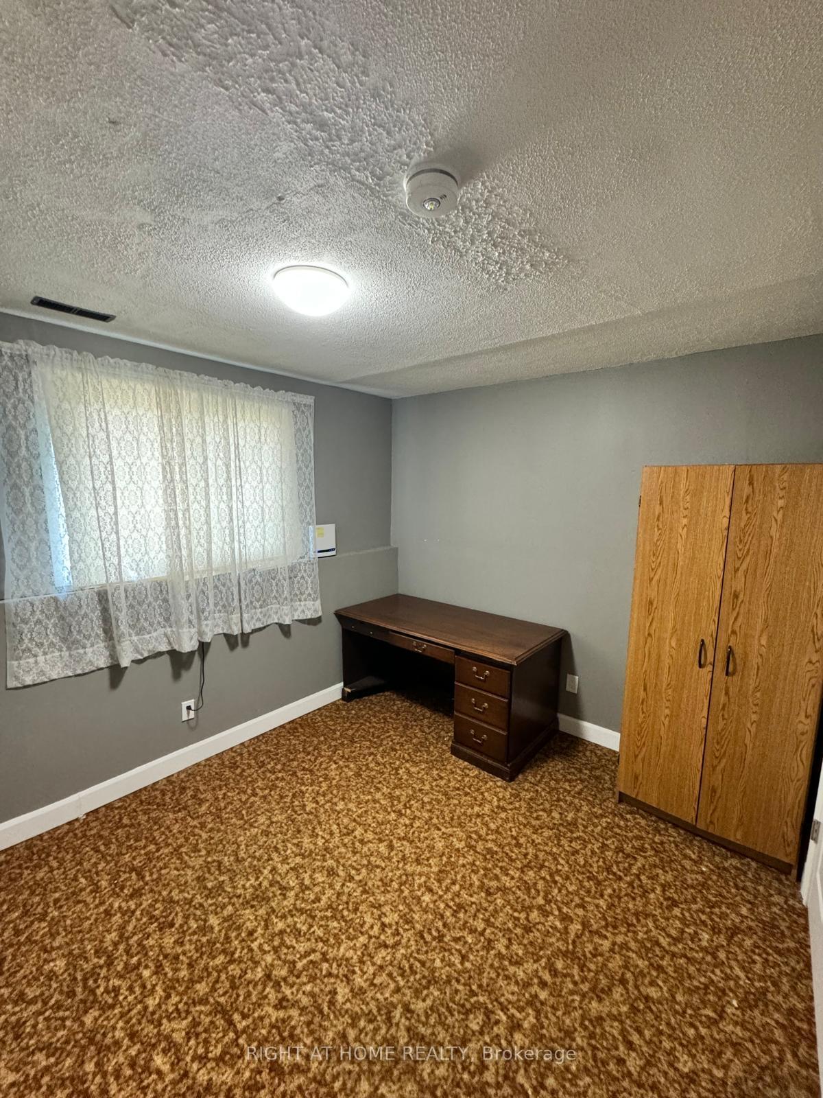 Photo 18 of 28 Blackwell Drive, Kitchener — HOMEH