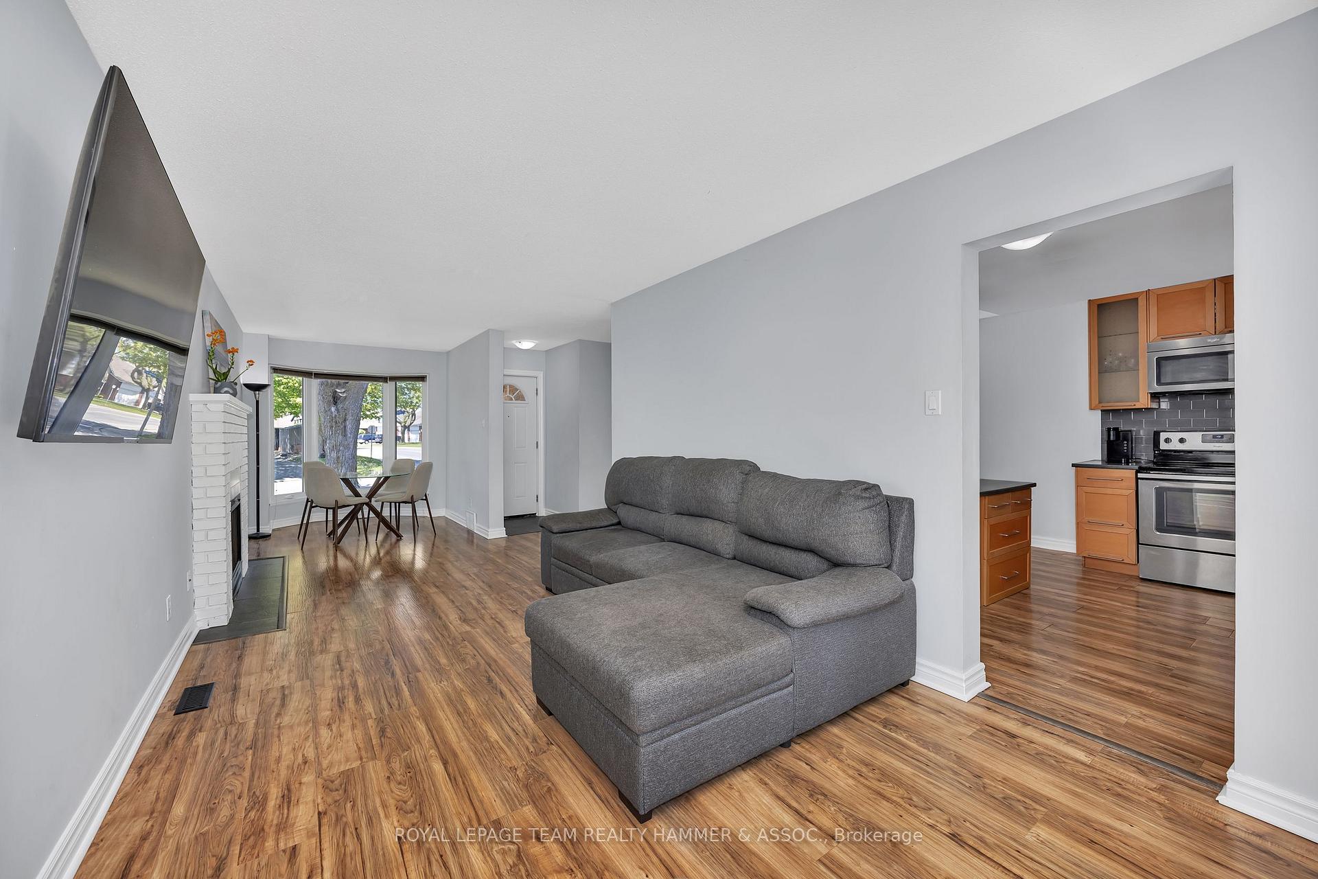 Photo 10 of 217 Equestrian Drive, Ottawa, Kanata - Bridlewood — HOMEH