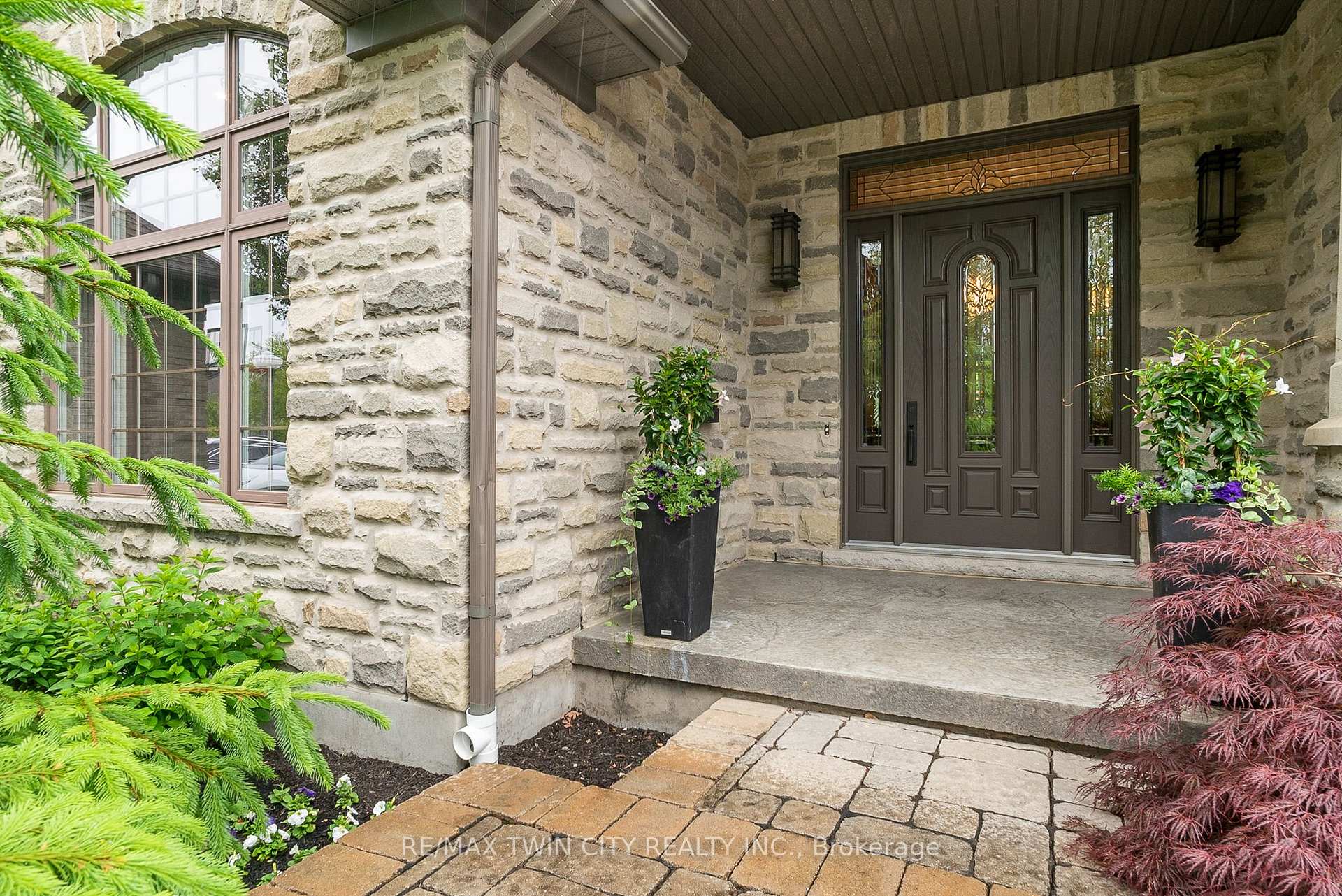 Photo 2 of 303 Terrace Wood Crescent, Kitchener, Pioneer Tower West — HOMEH