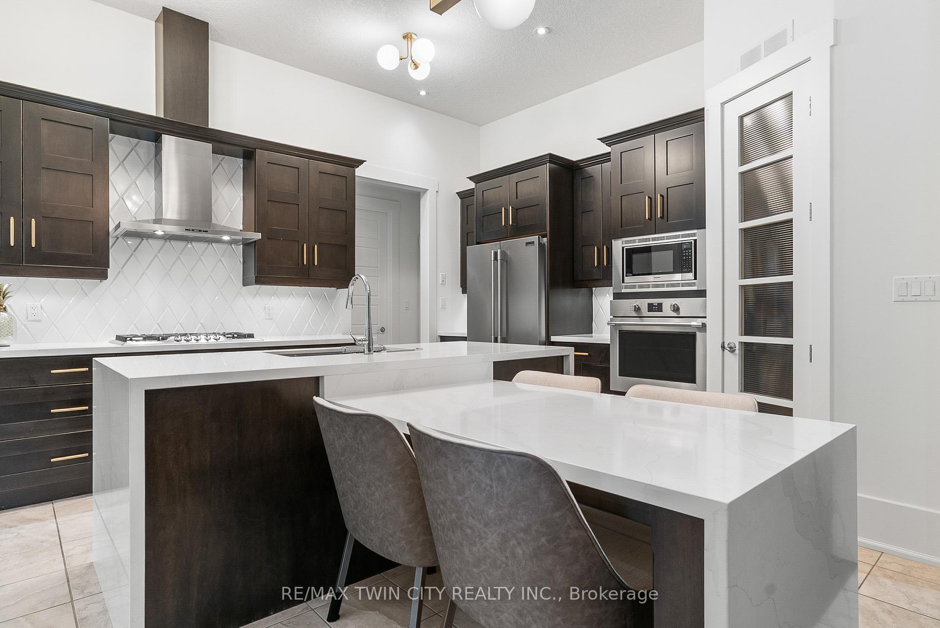 Photo 6 of 303 Terrace Wood Crescent, Kitchener, Pioneer Tower West — HOMEH