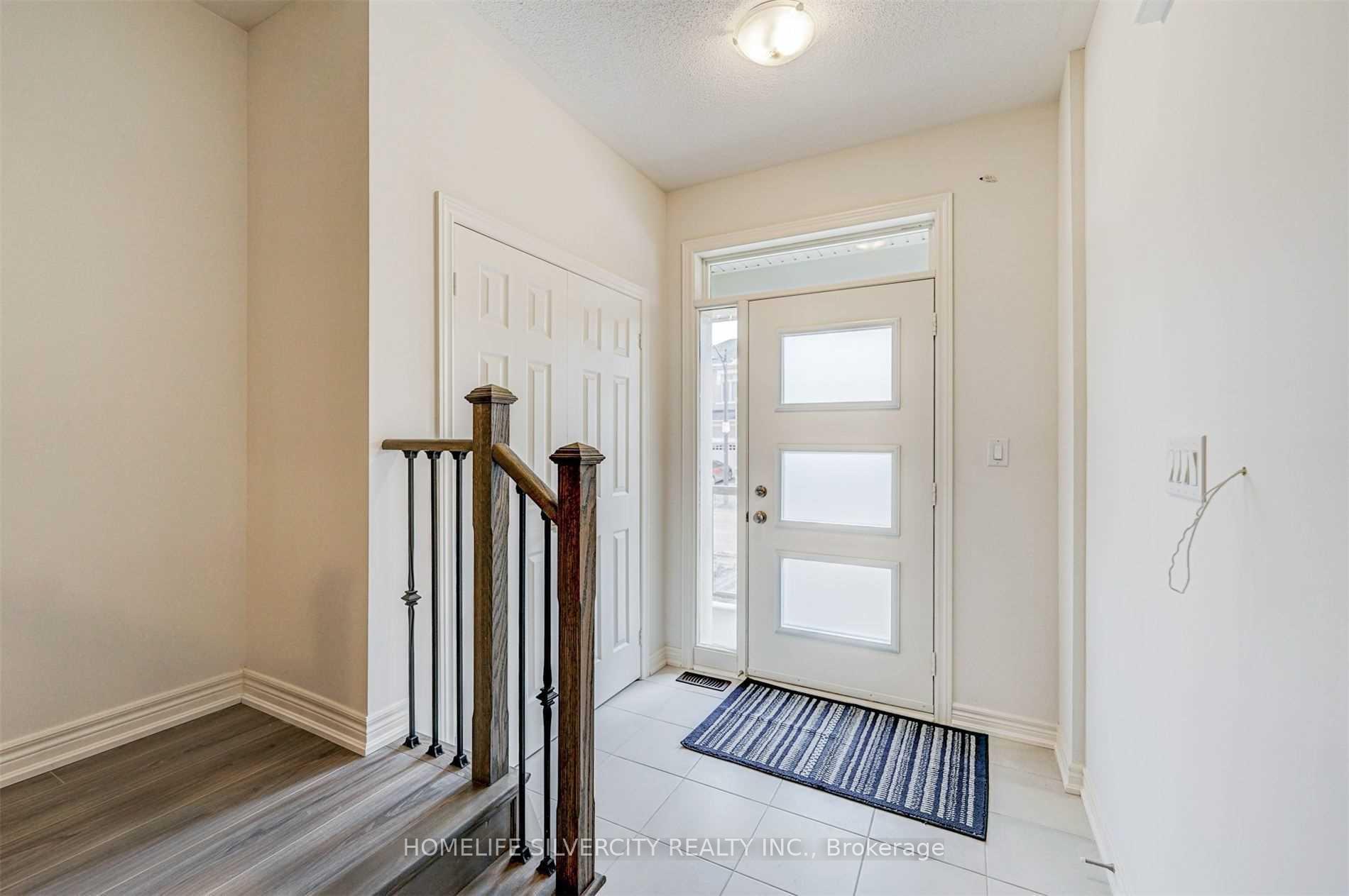 Photo 3 of 21 Westfield Crescent, Hamilton, Waterdown — HOMEH