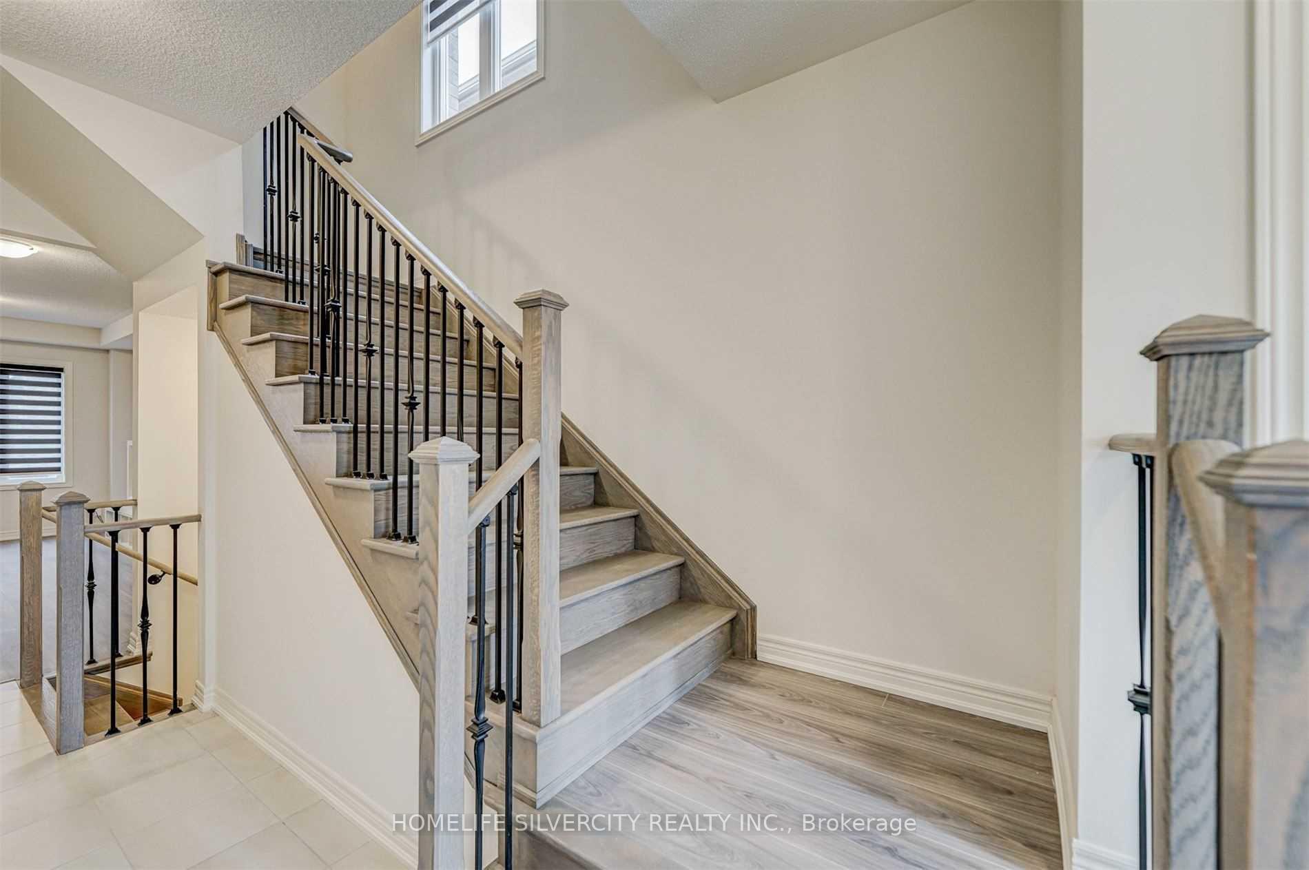 Photo 4 of 21 Westfield Crescent, Hamilton, Waterdown — HOMEH