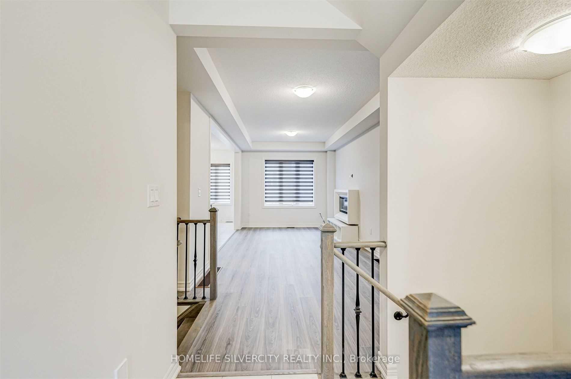 Photo 5 of 21 Westfield Crescent, Hamilton, Waterdown — HOMEH