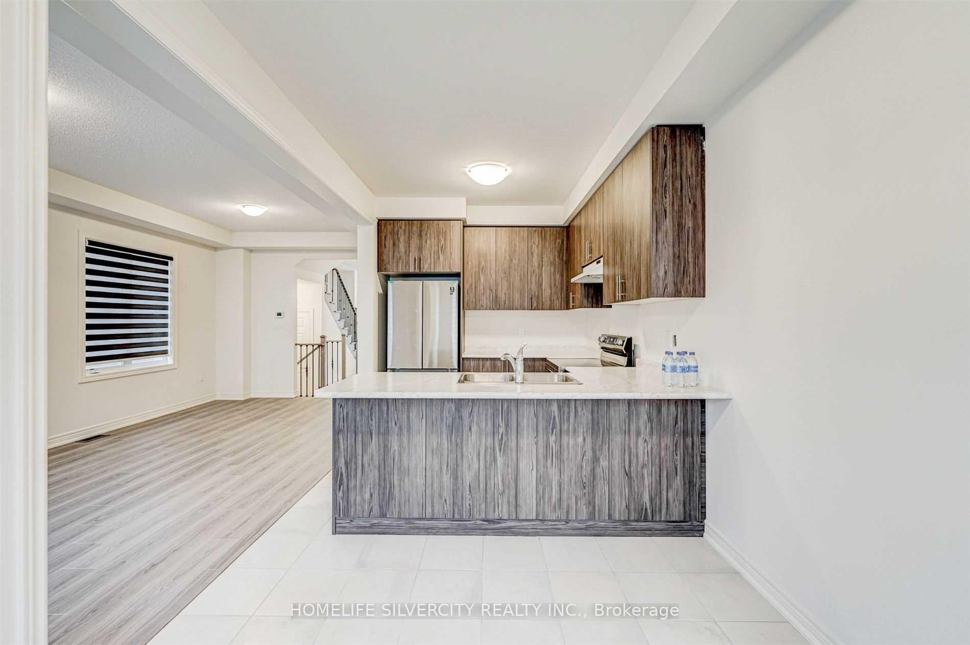 Photo 15 of 21 Westfield Crescent, Hamilton, Waterdown — HOMEH
