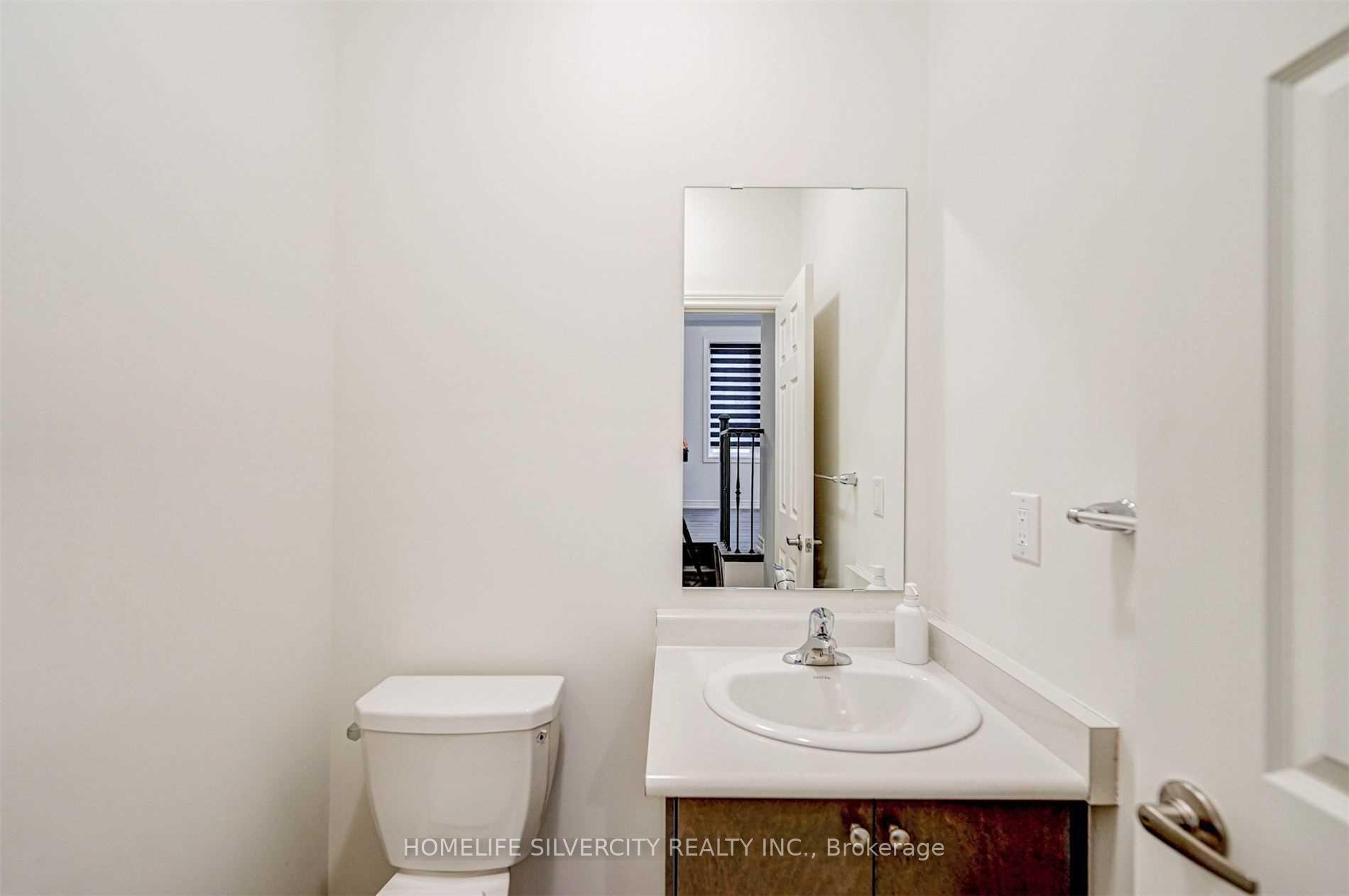 Photo 17 of 21 Westfield Crescent, Hamilton, Waterdown — HOMEH