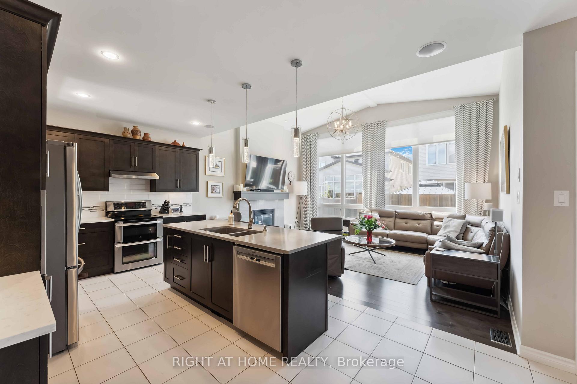Photo 10 of 202 Balikun Heights, Ottawa, Kanata - Emerald Meadows/Trailwest — HOMEH