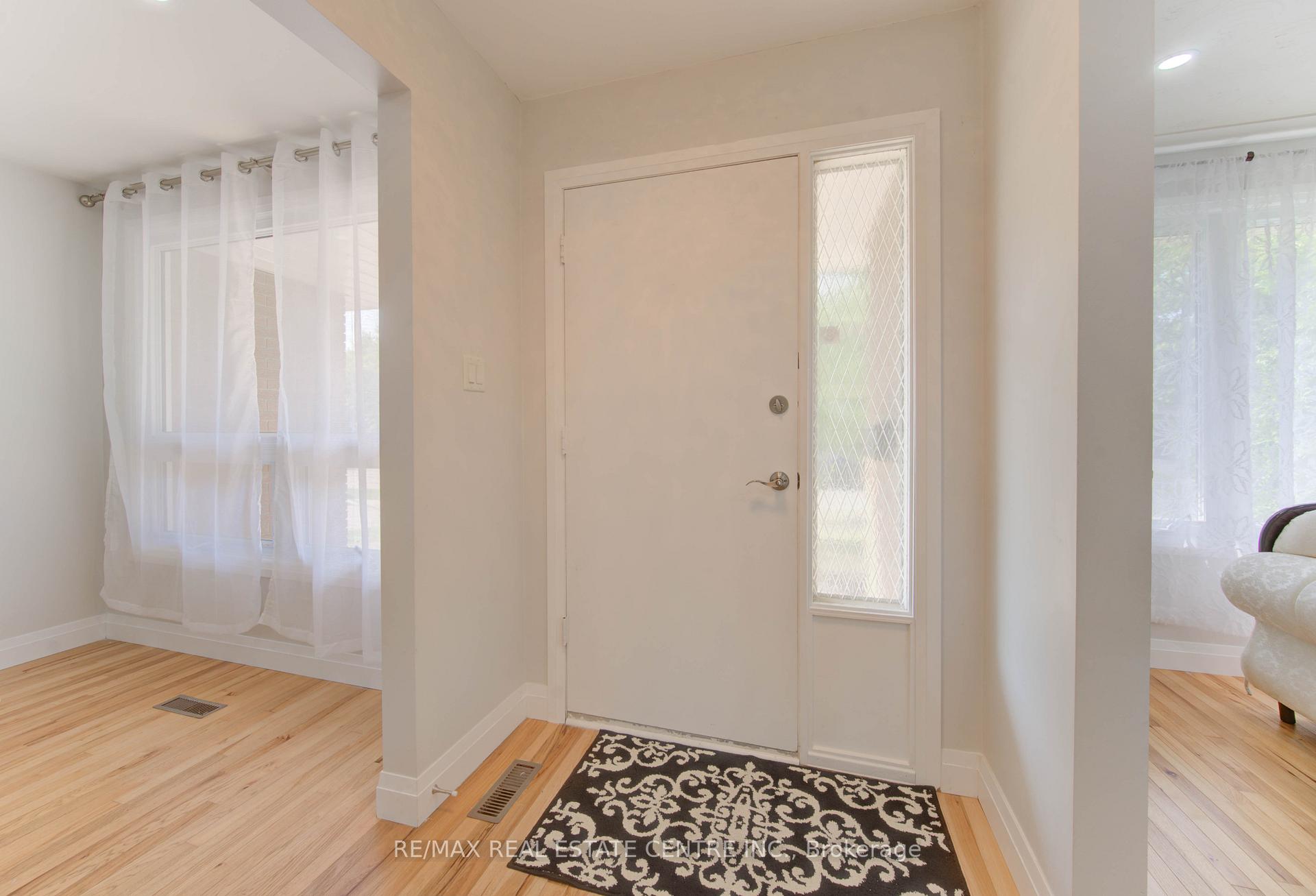 Photo 5 of 148 Driftwood Drive, Kitchener — HOMEH