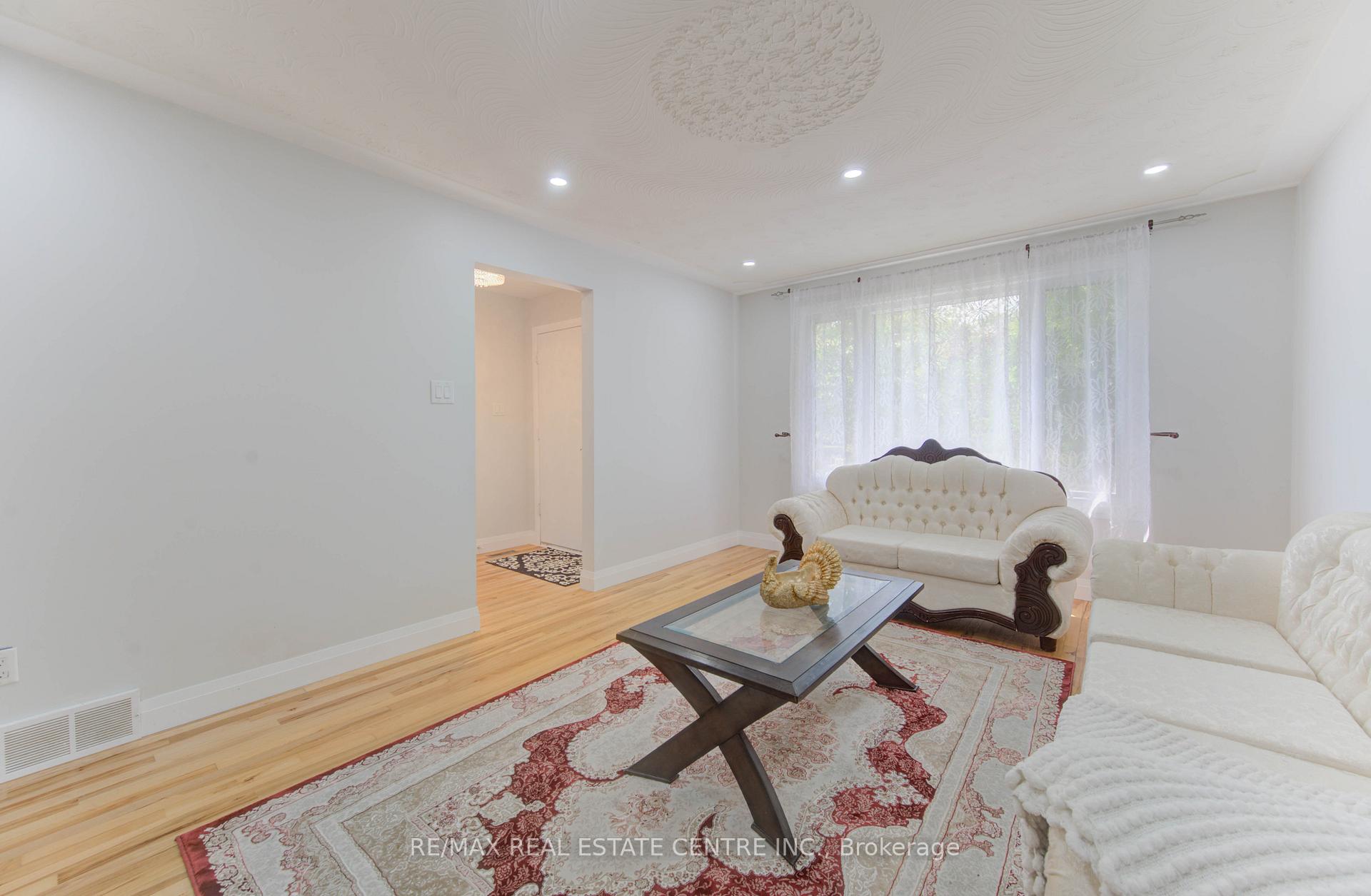 Photo 10 of 148 Driftwood Drive, Kitchener — HOMEH