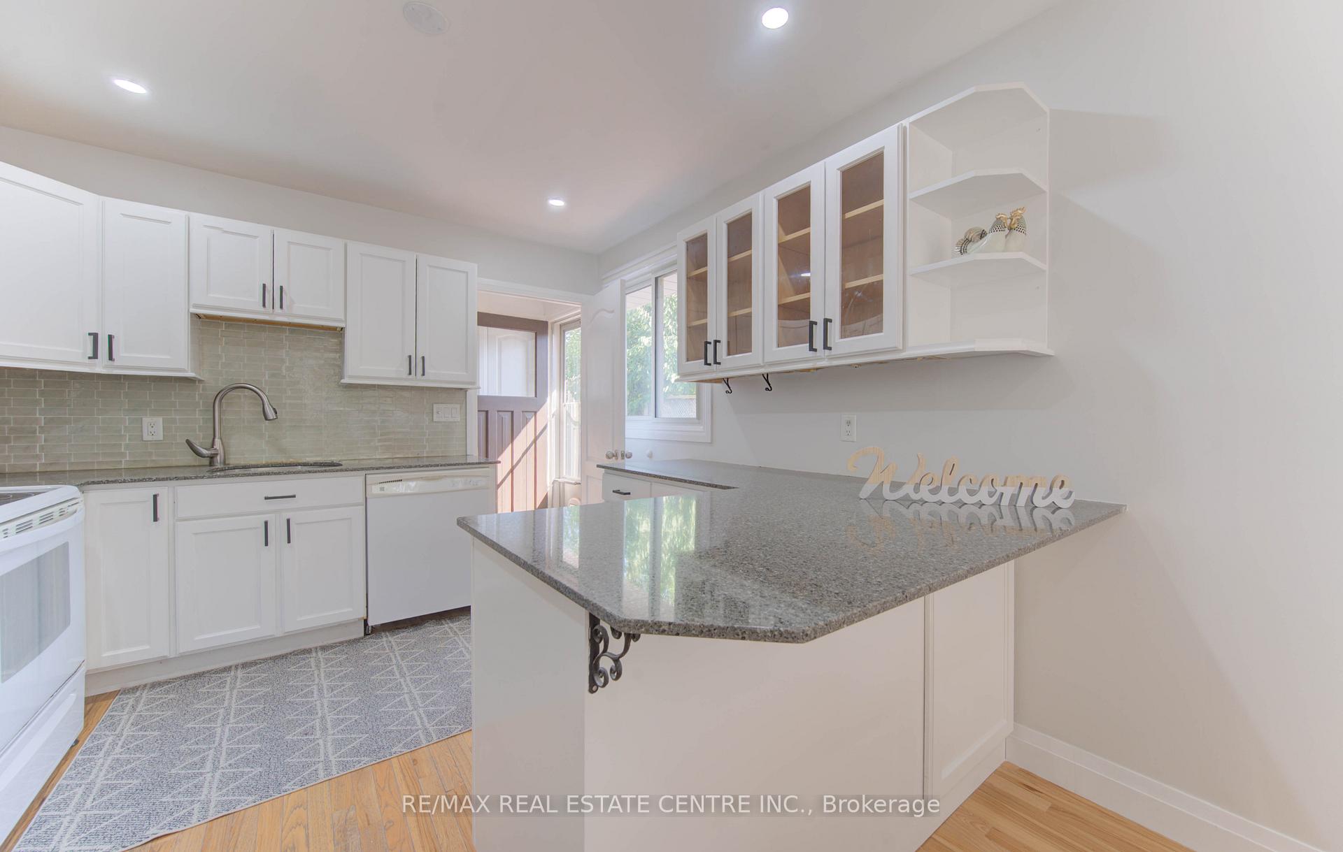 Photo 13 of 148 Driftwood Drive, Kitchener — HOMEH