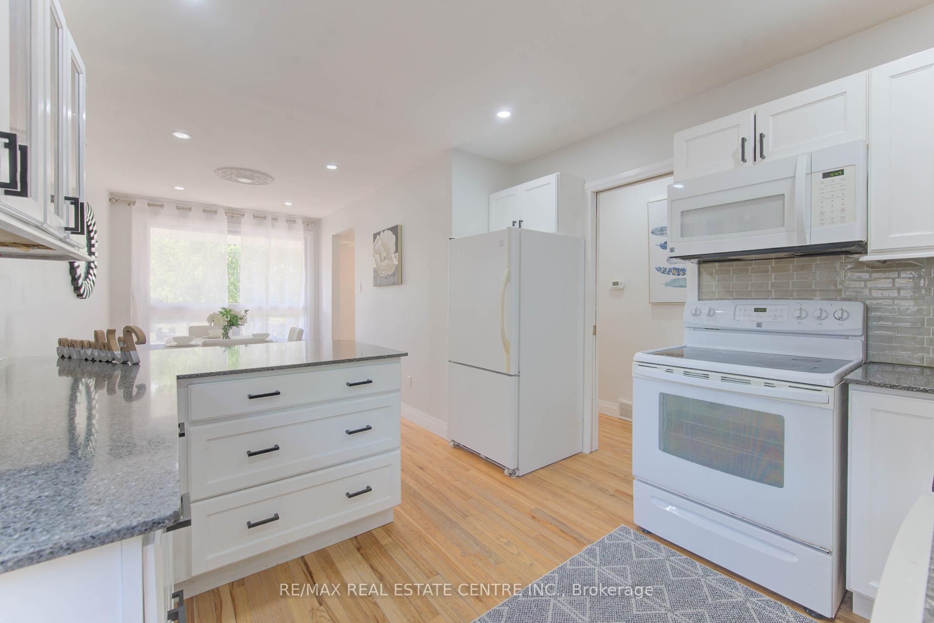 Photo 19 of 148 Driftwood Drive, Kitchener — HOMEH