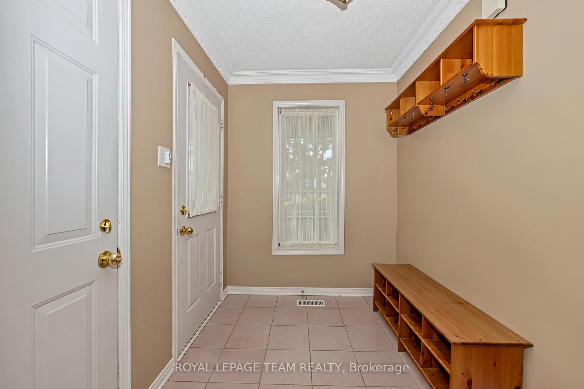 Photo 5 of 15 Sherring Crescent, Ottawa, Kanata - Kanata Lakes/Heritage Hills — HOMEH