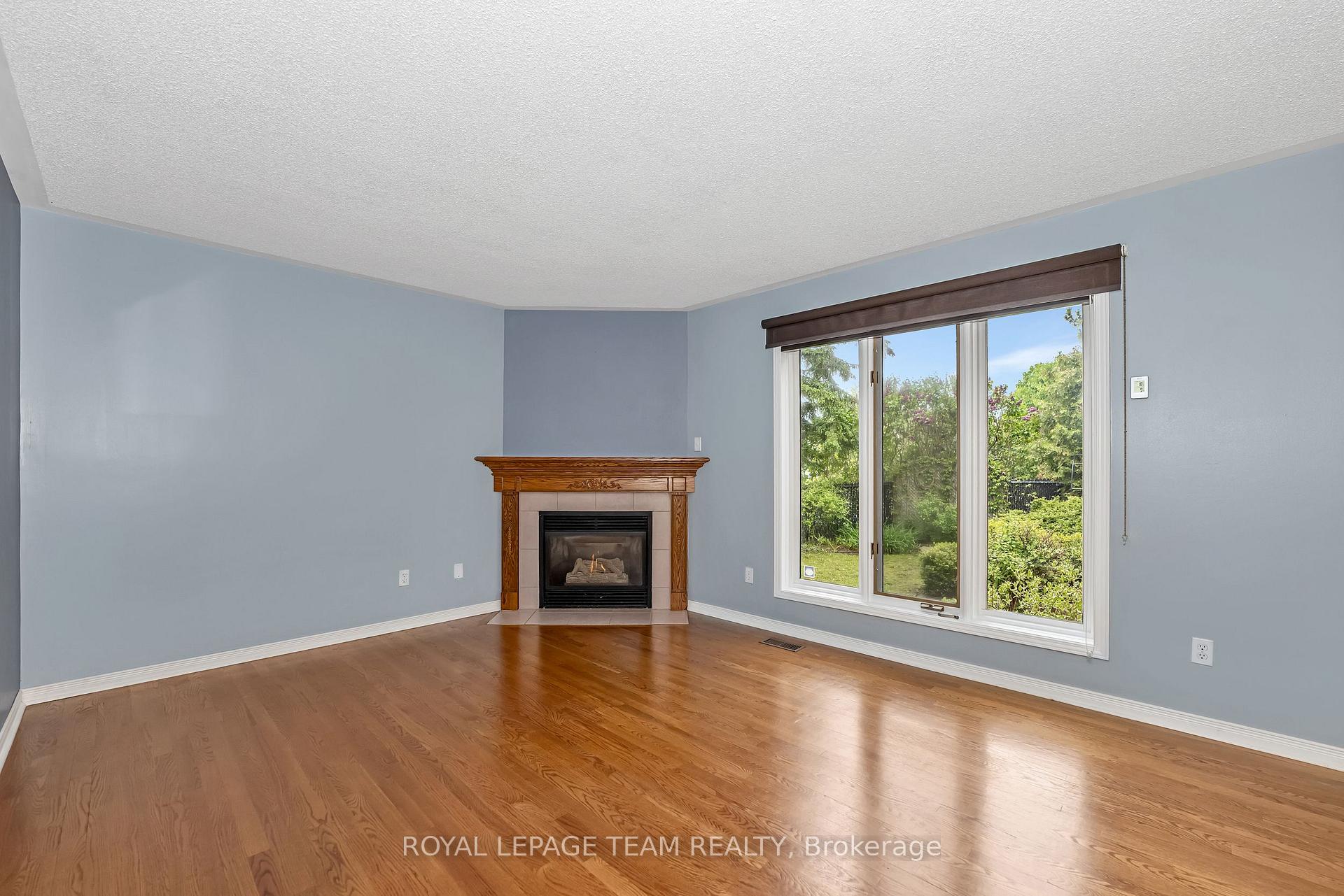 Photo 12 of 15 Sherring Crescent, Ottawa, Kanata - Kanata Lakes/Heritage Hills — HOMEH