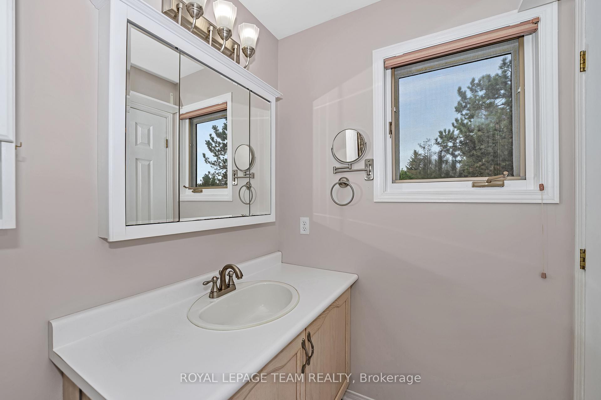 Photo 20 of 15 Sherring Crescent, Ottawa, Kanata - Kanata Lakes/Heritage Hills — HOMEH
