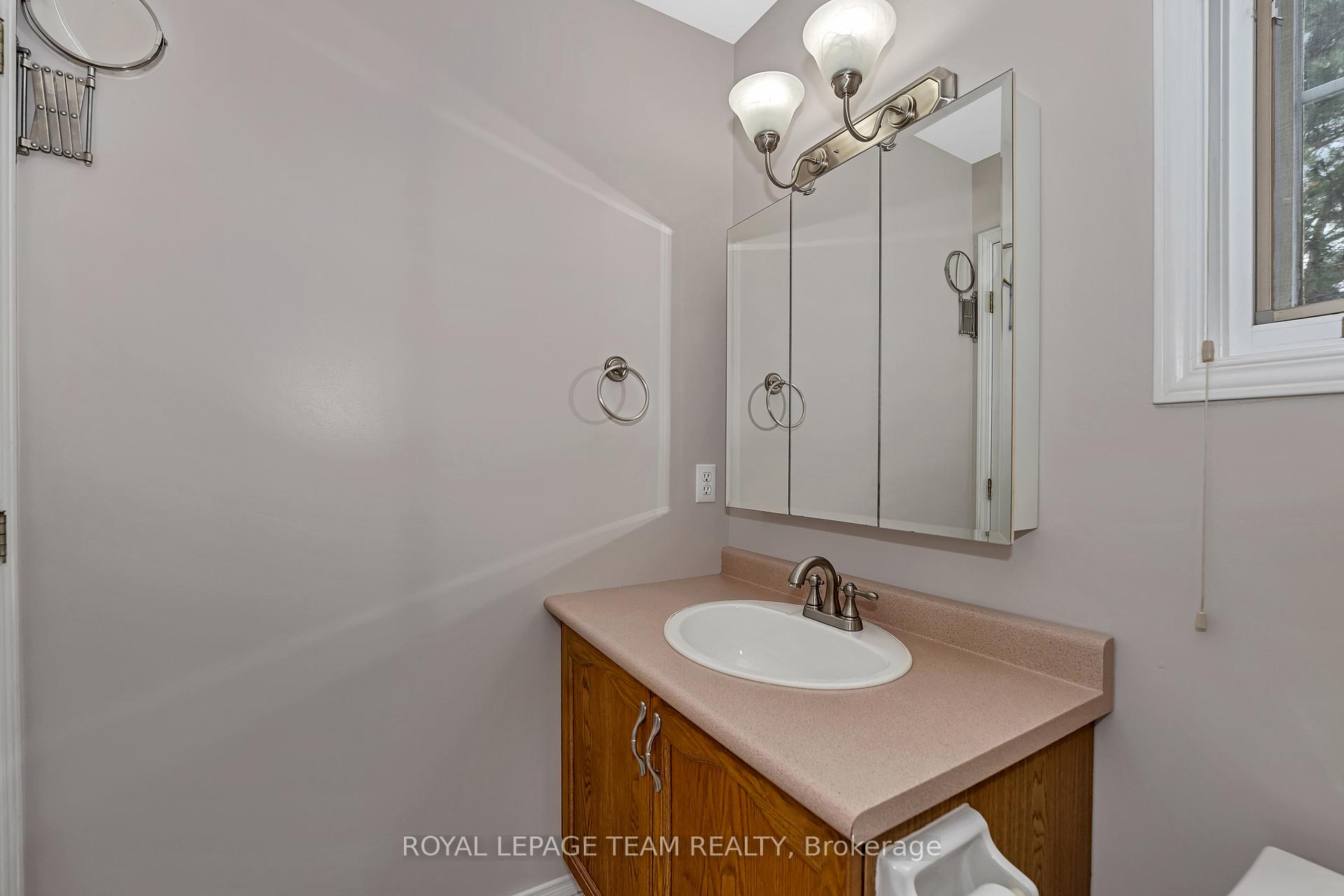 Photo 25 of 15 Sherring Crescent, Ottawa, Kanata - Kanata Lakes/Heritage Hills — HOMEH