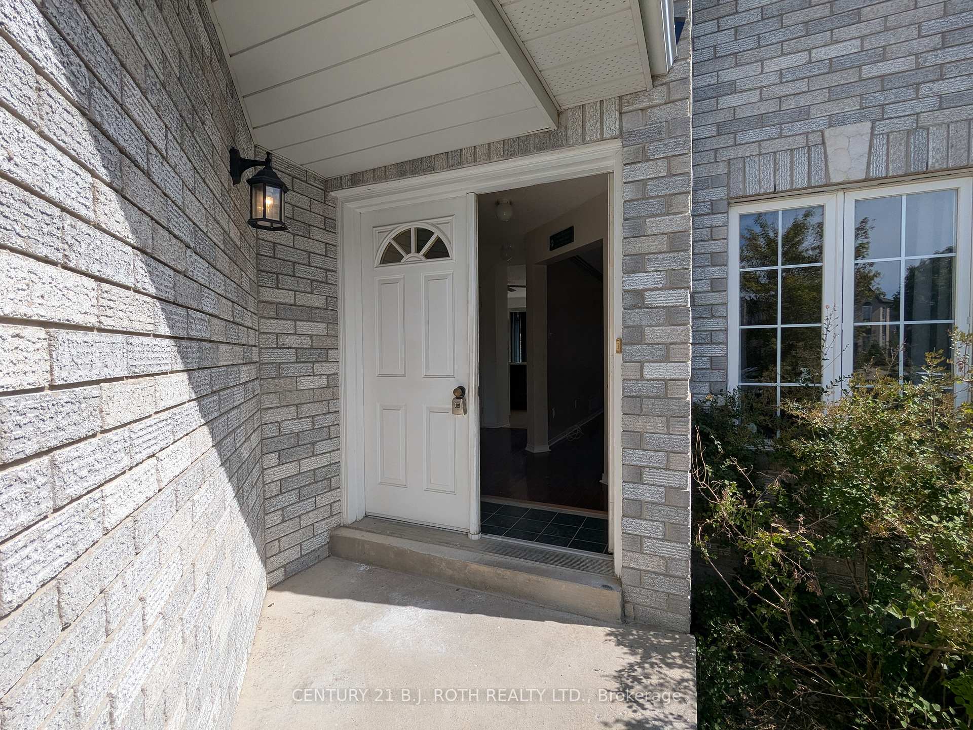 Photo 3 of 1122 Kensington Street, Innisfil, Alcona — HOMEH